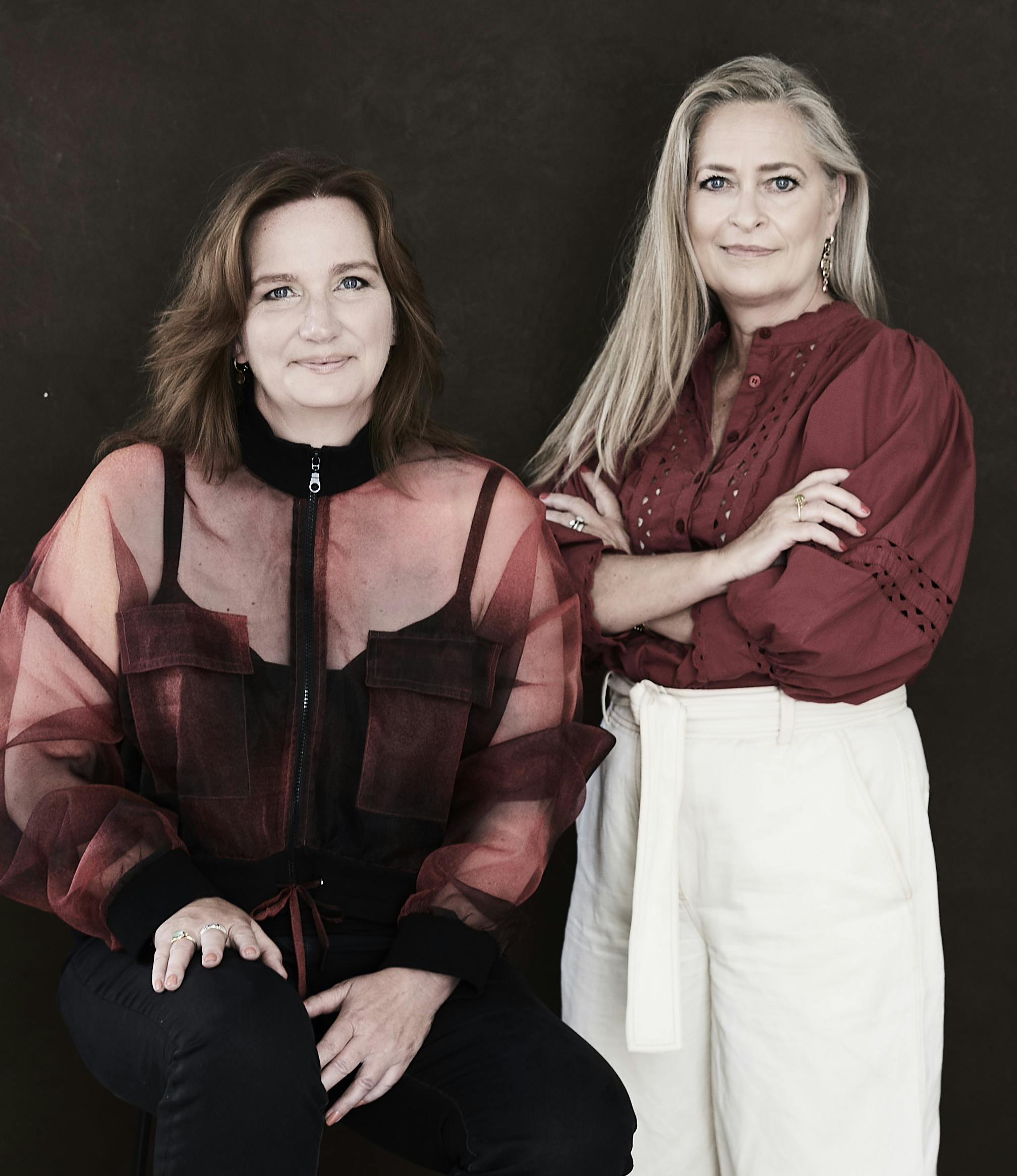 https://imgix.udeoghjemme.dk/2025-05-20/Helle-Bertram_Camilla-Trustru_Fotograf-Stine-Heilmann.jpg