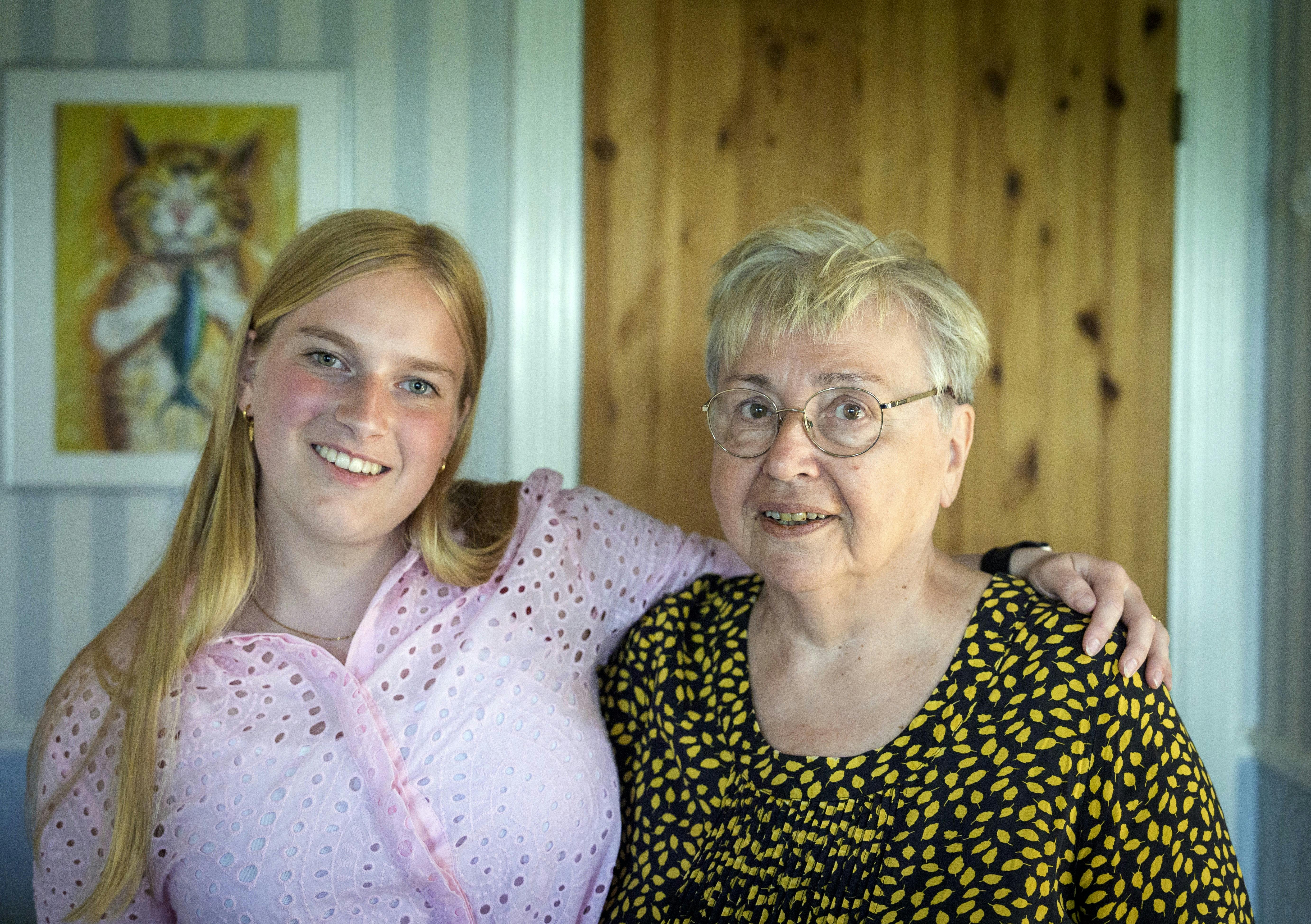 https://imgix.udeoghjemme.dk/2025-06-02/20250429-Bente-Grathwohl-er-mentor-for-Liv-til-UH37_2SL2350.jpg