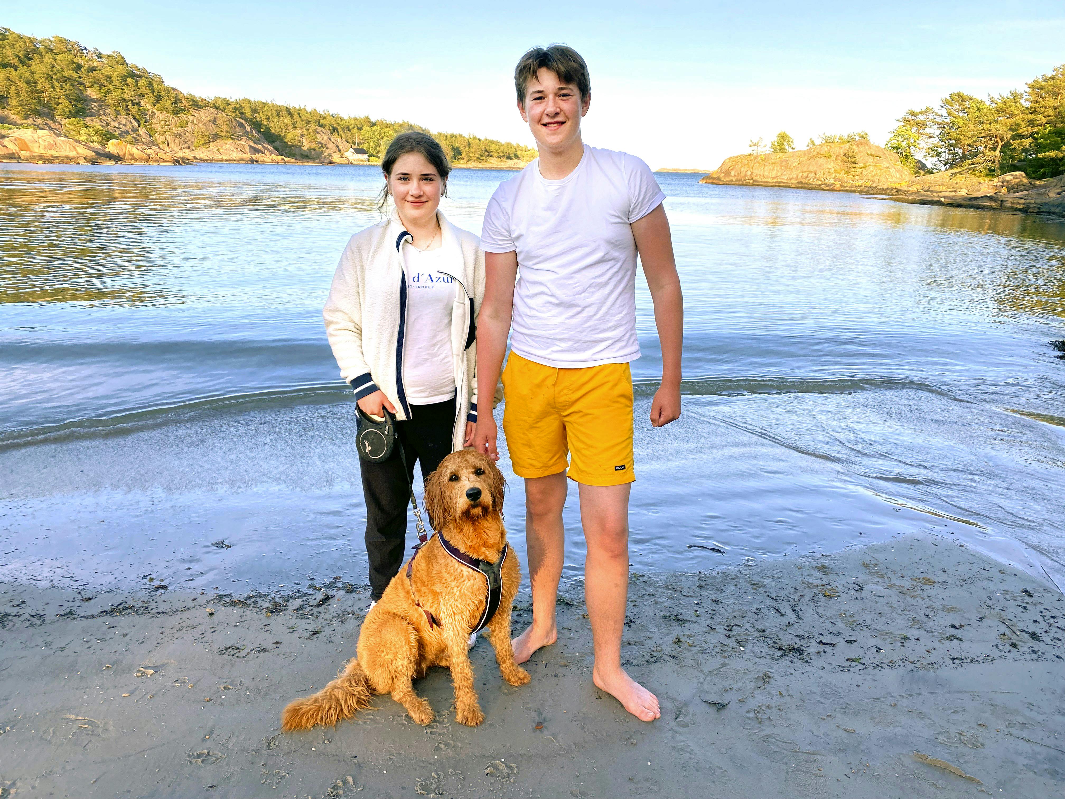 Maia med hund.