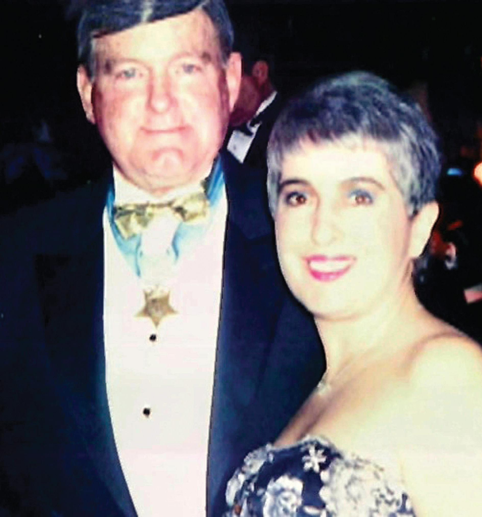 Mordforsøg på Barbara Bentley - Barbara Bentley og John Perry