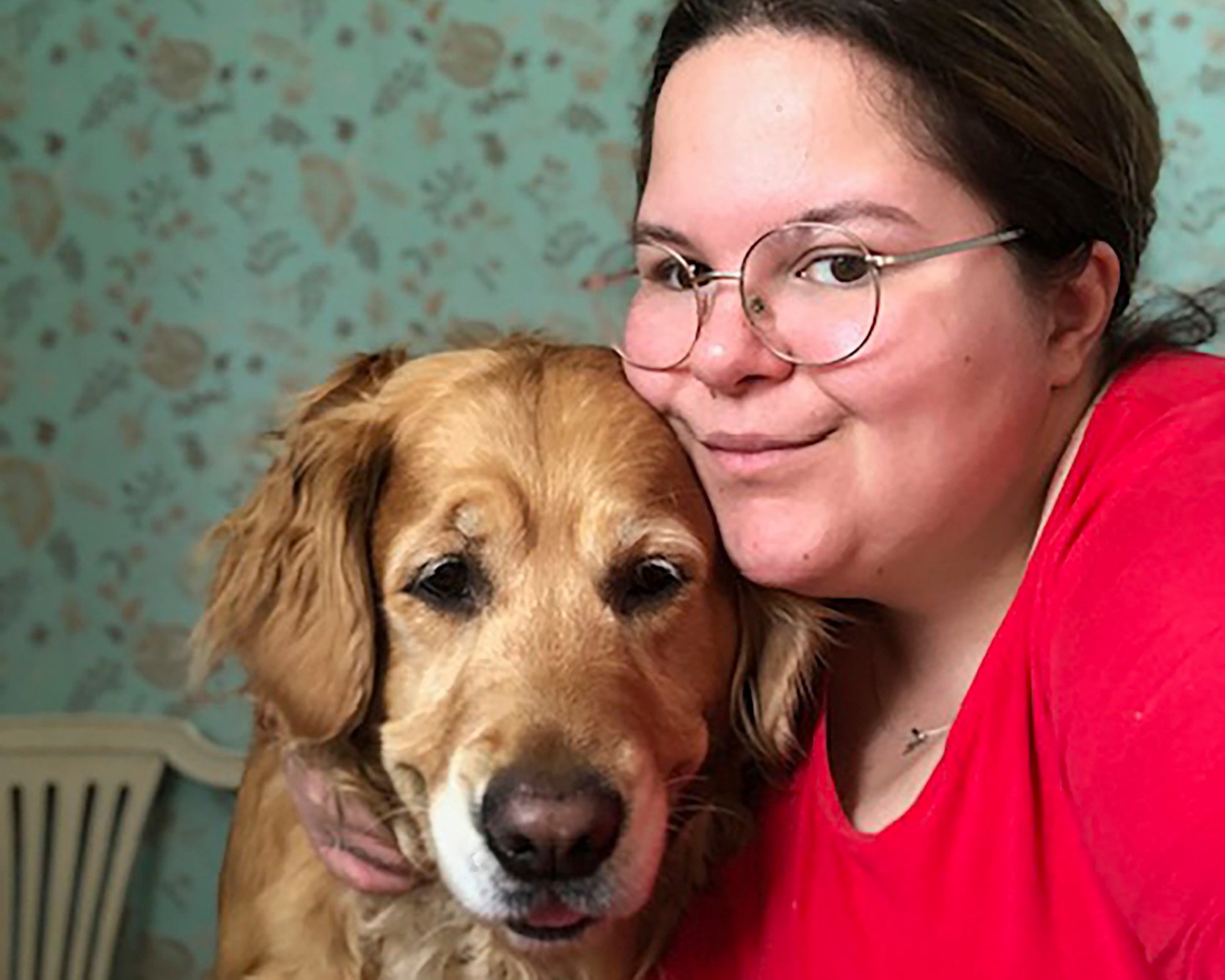 28-årige Magdalena Gustafsson Kastrati fra Boden i Sverige med sin hund