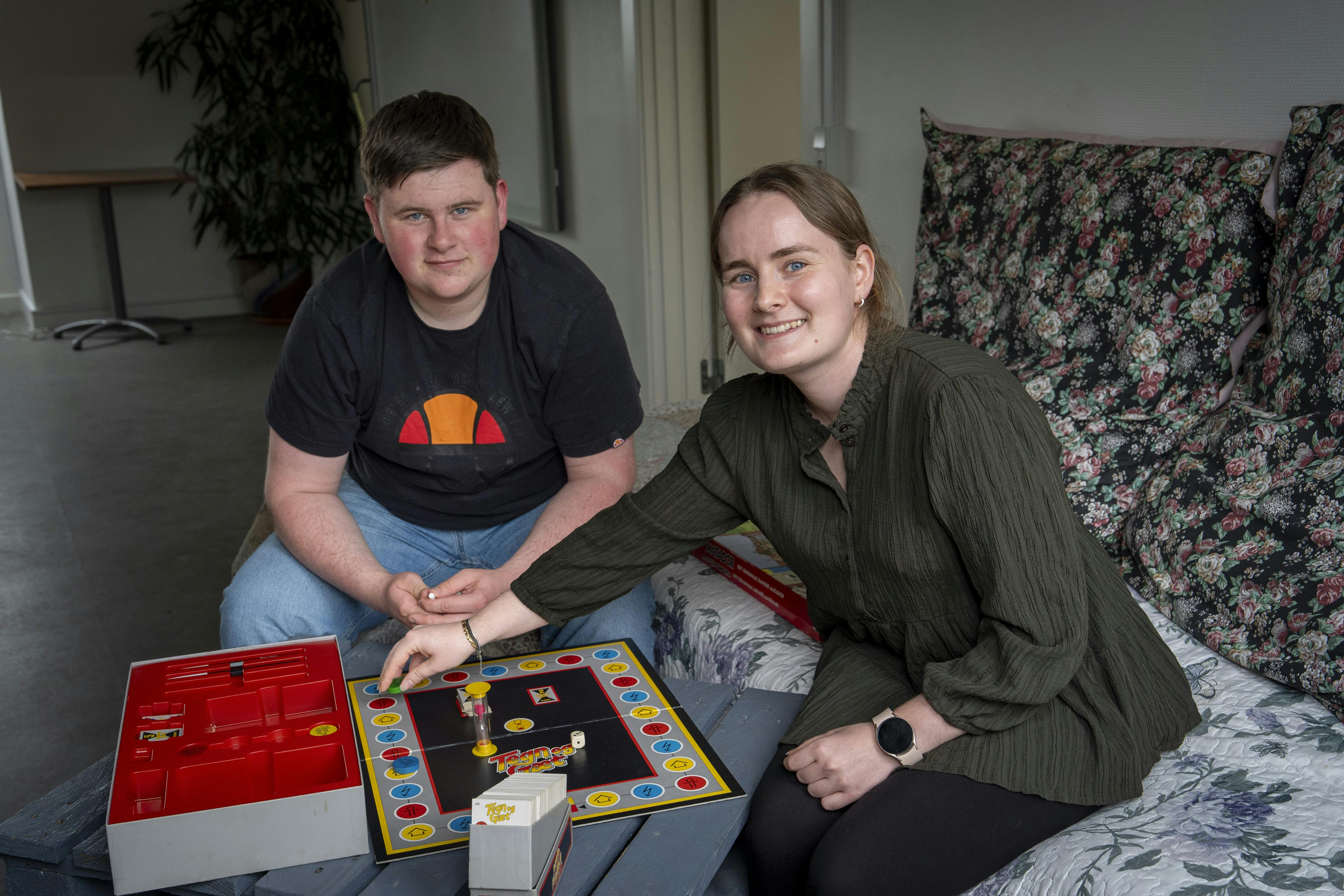 Jakob Stærmose der sidder sammen med Helle. 