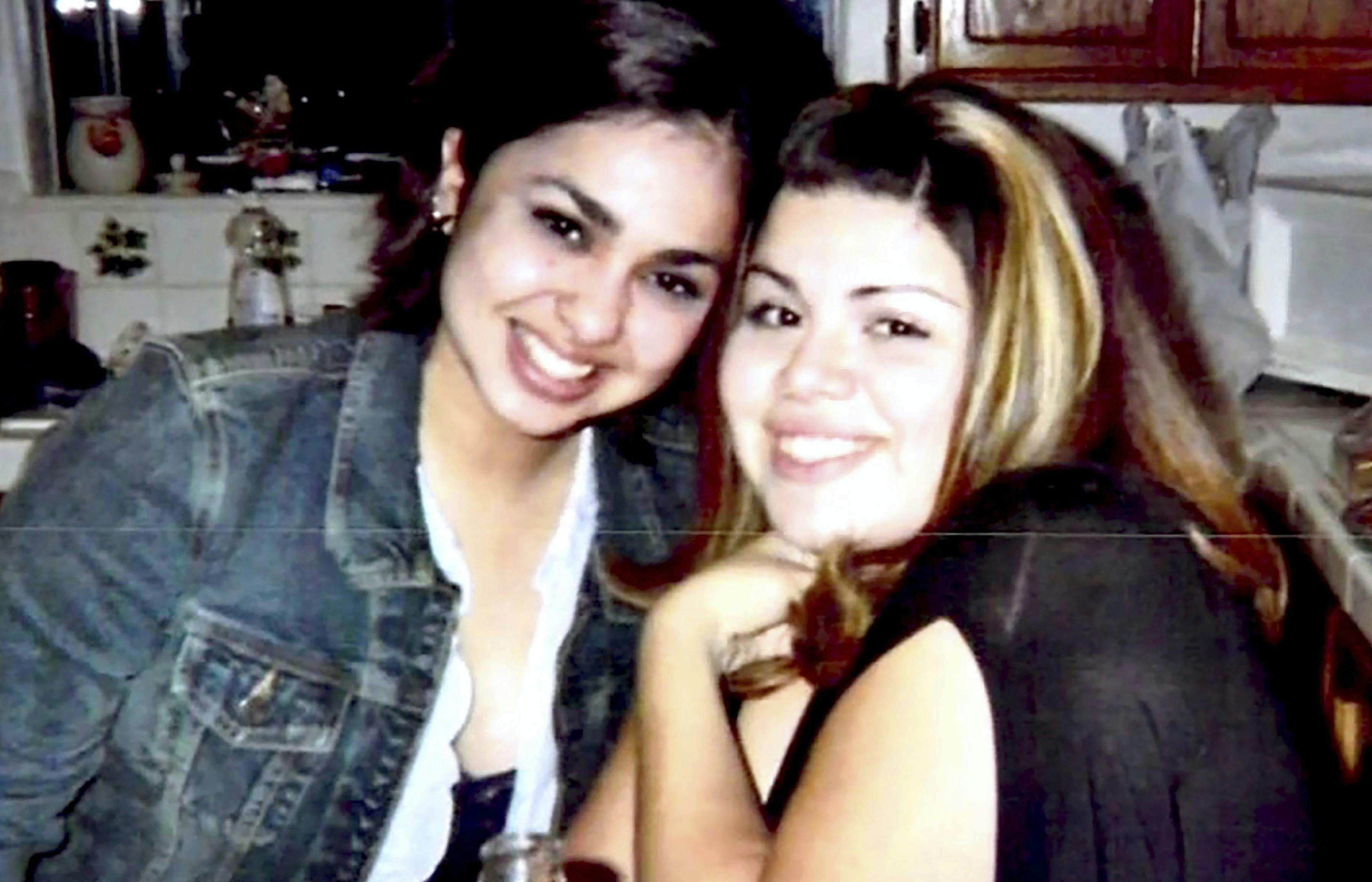 Valerie Zavala Wilson sammen med sin veninde Denise.