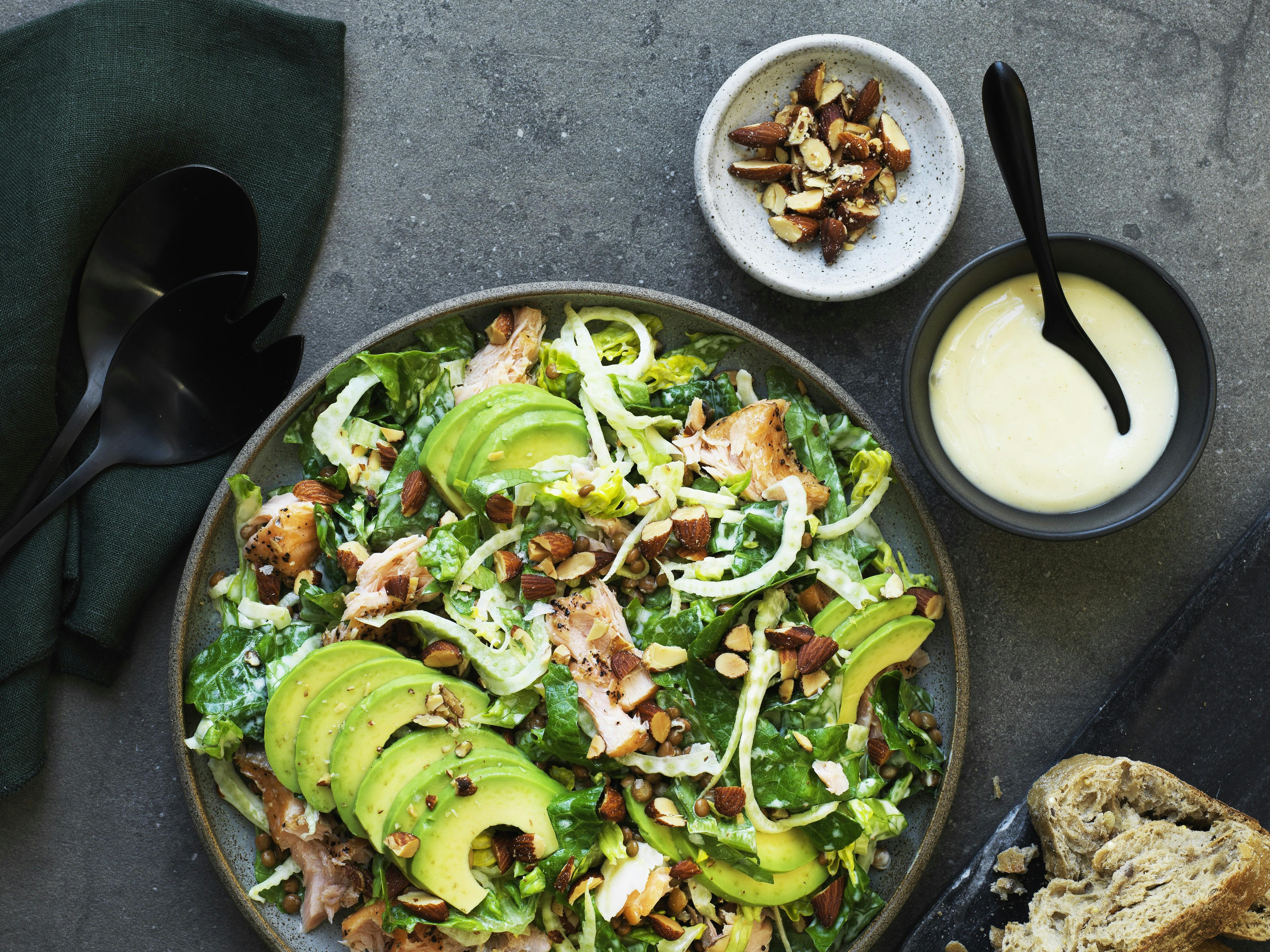 Laksesalat med fennikel og linser