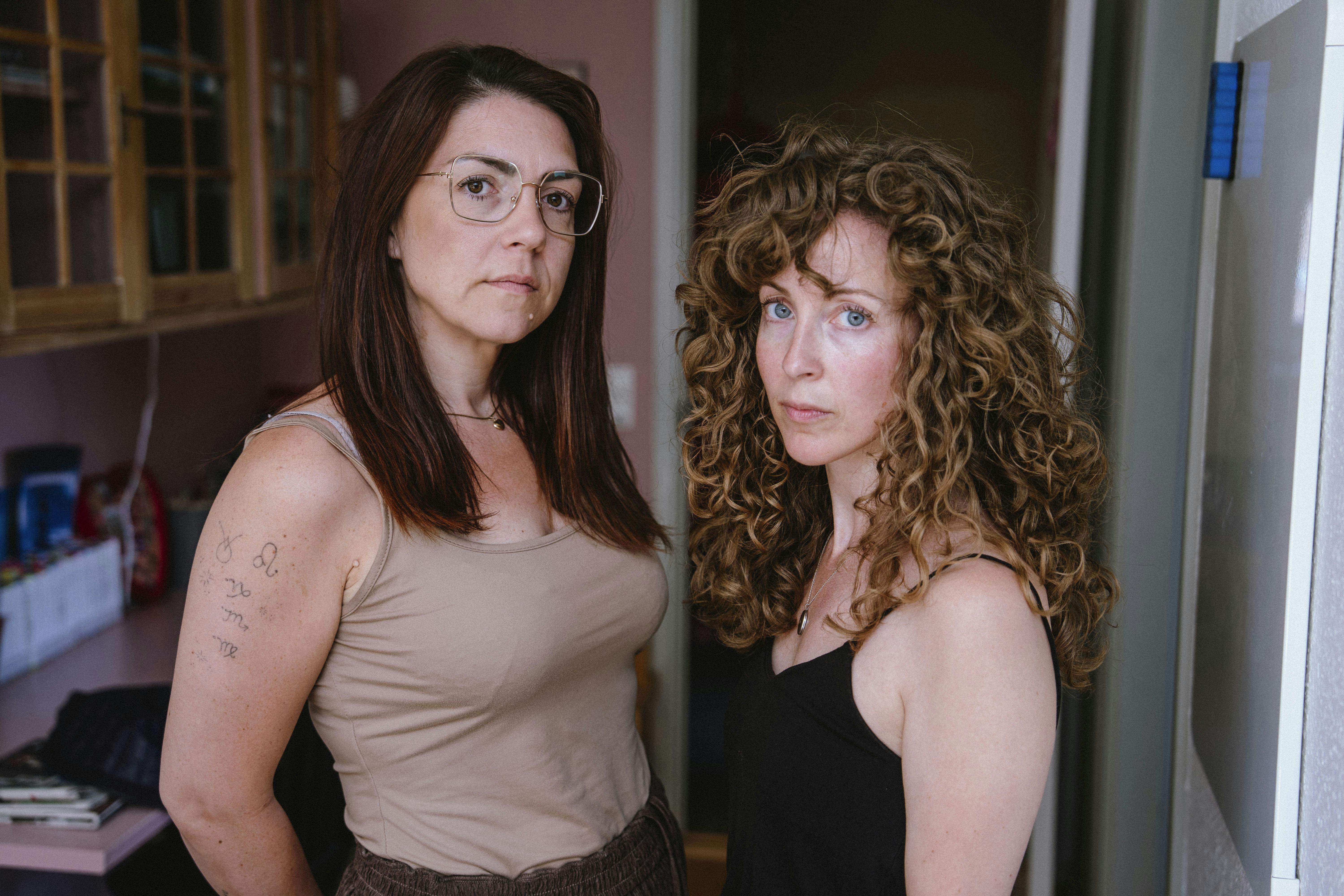 Stine Falch, 35 og Ditte Brix Andersson, der står sammen. 