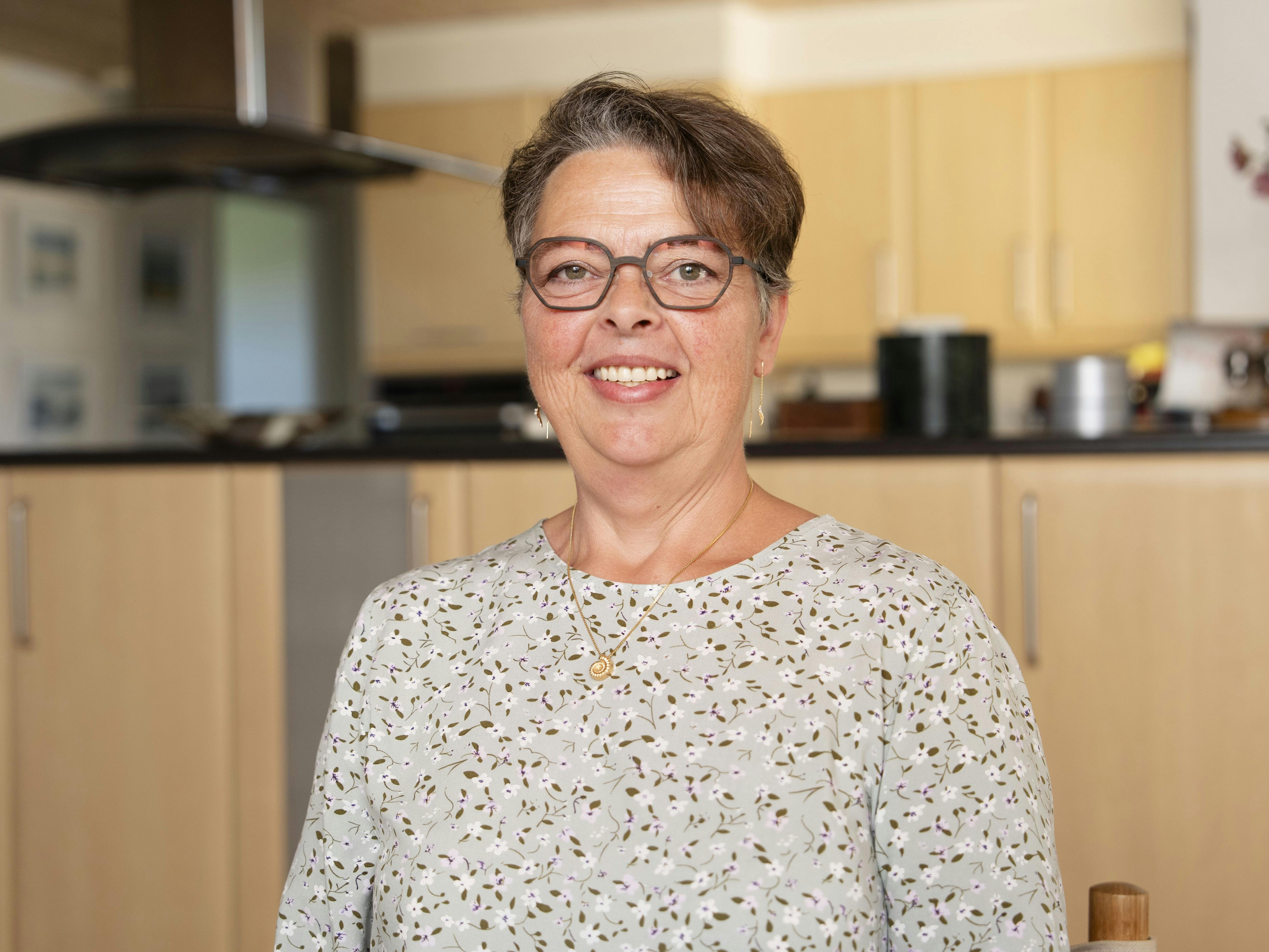 Mette Galatius har tabet 36 kilo, og de 26 er tabt med Boost Kuren. Her står Mette i sit køkken hjemme i Højby Sjælland.