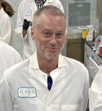 Amerikanske Tim Friede har ladet sig sprøjte med slangegift for at udvikle modgift.