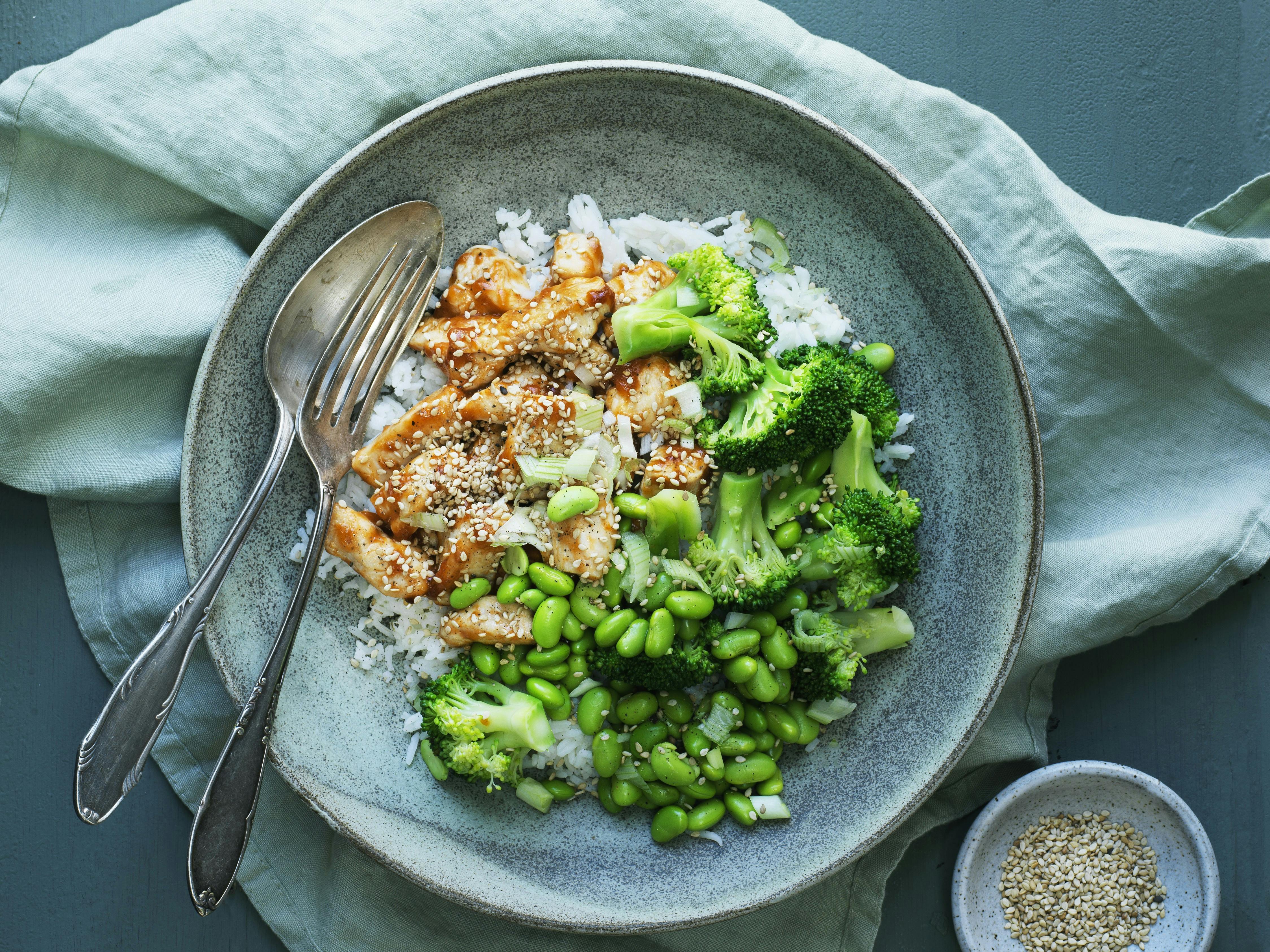 Sesam-kylling med broccoli