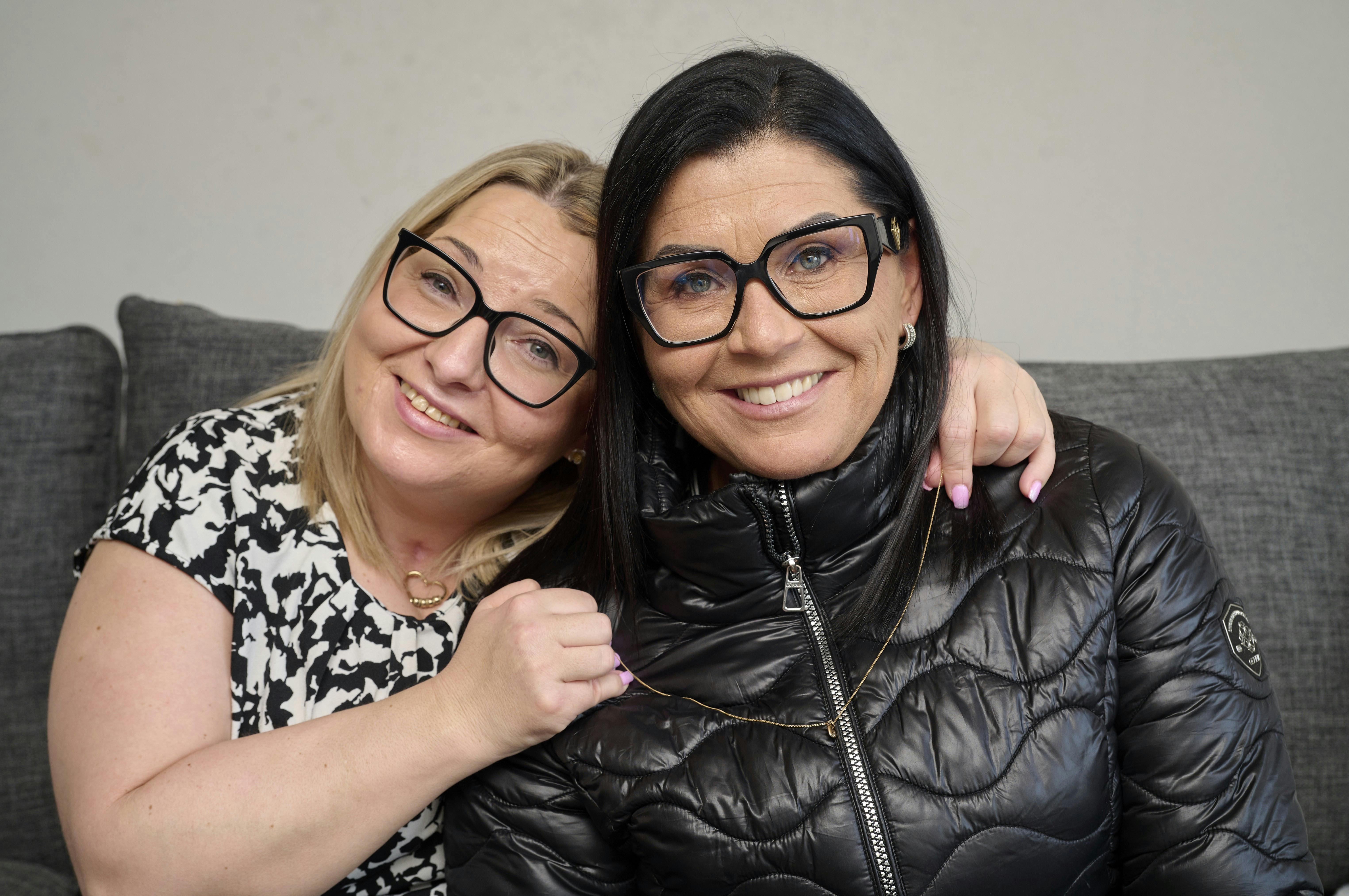 Venskabet har vokset sig stærkt mellem de to. Izabela (t.h.) opgav endda sit job for at blive personlig assistent for Edyta.