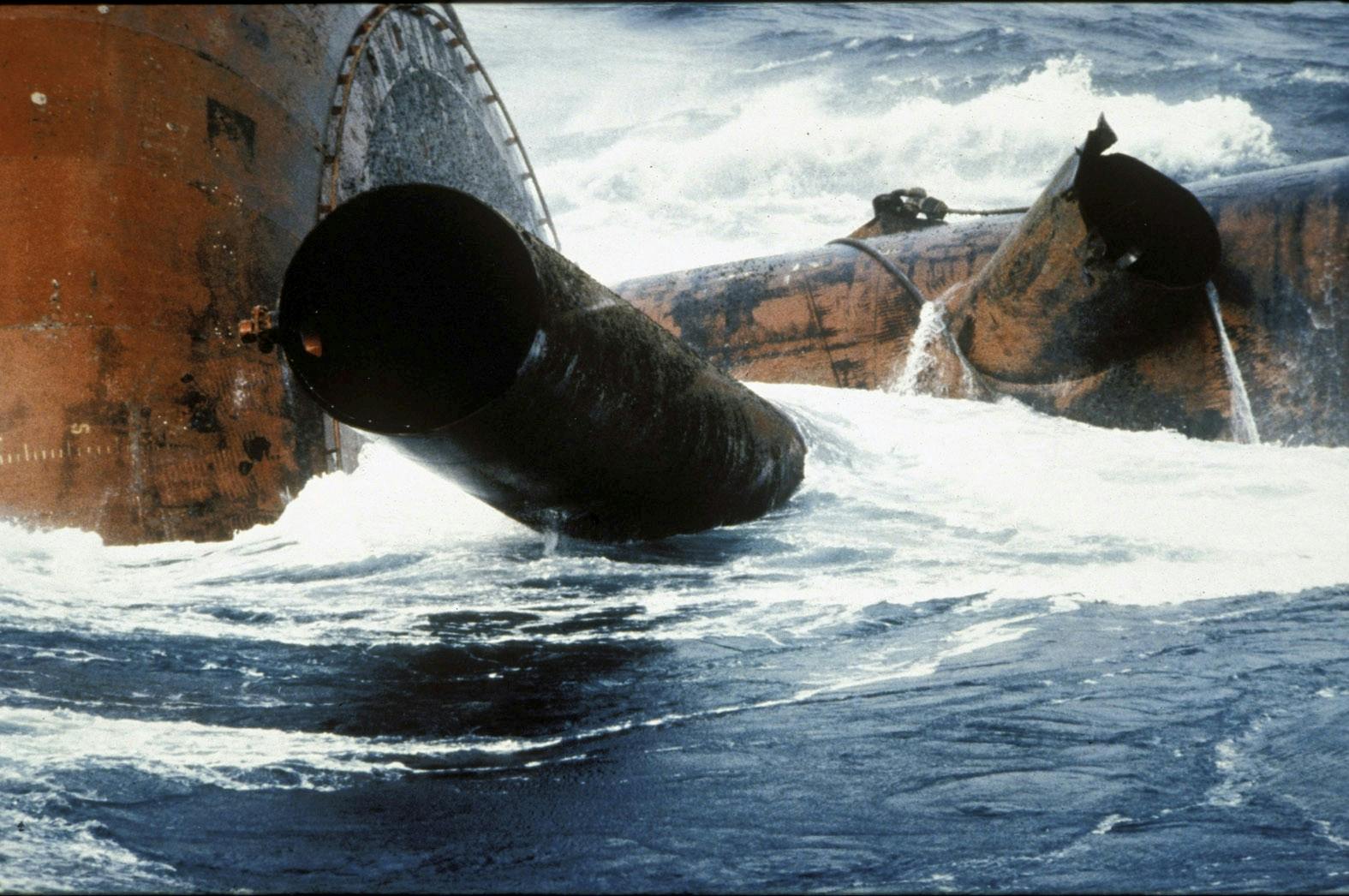 Alexander L. Kielland med brud på søjle. 