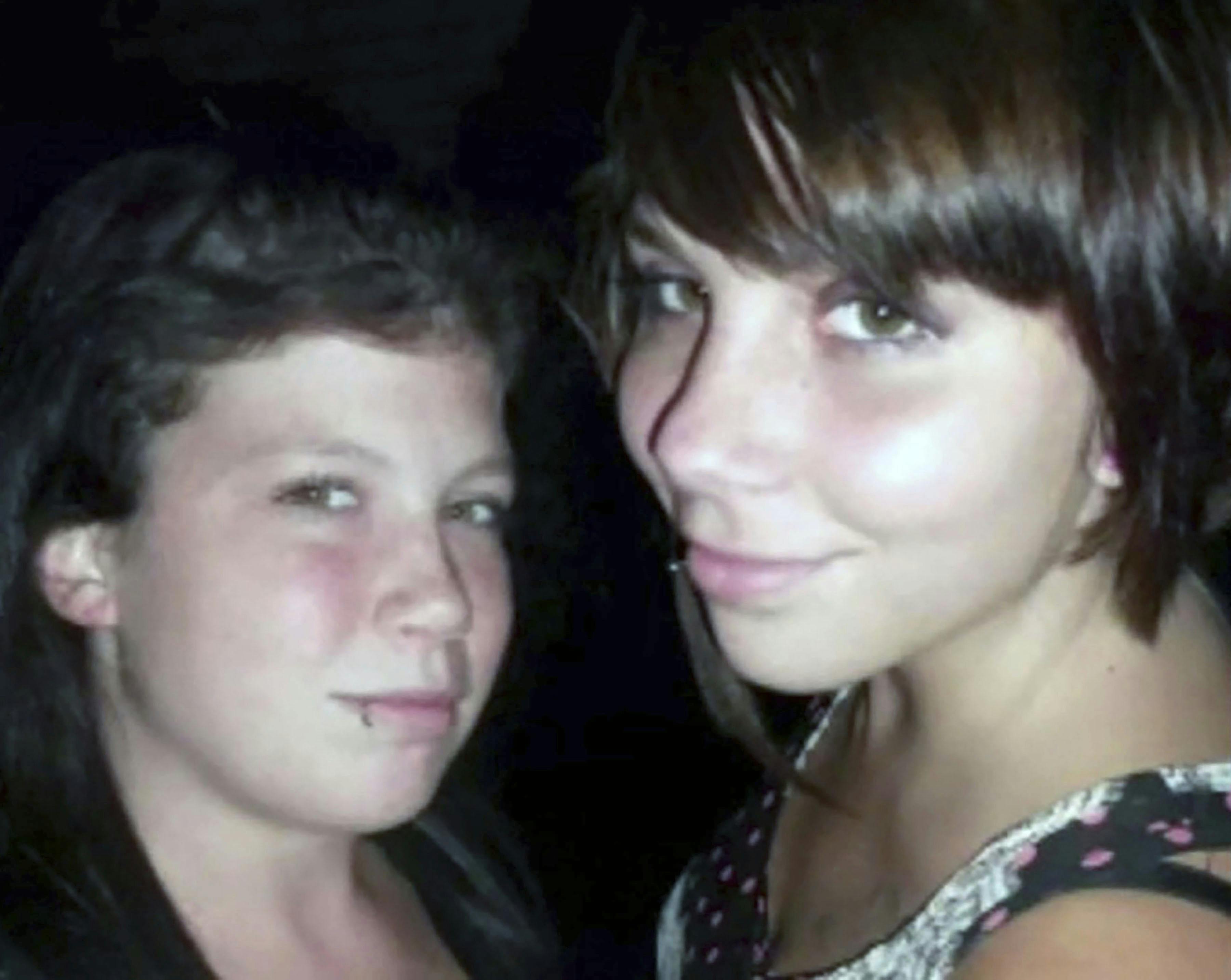 Billede af Allie Tesnakis og Megan Marotte.