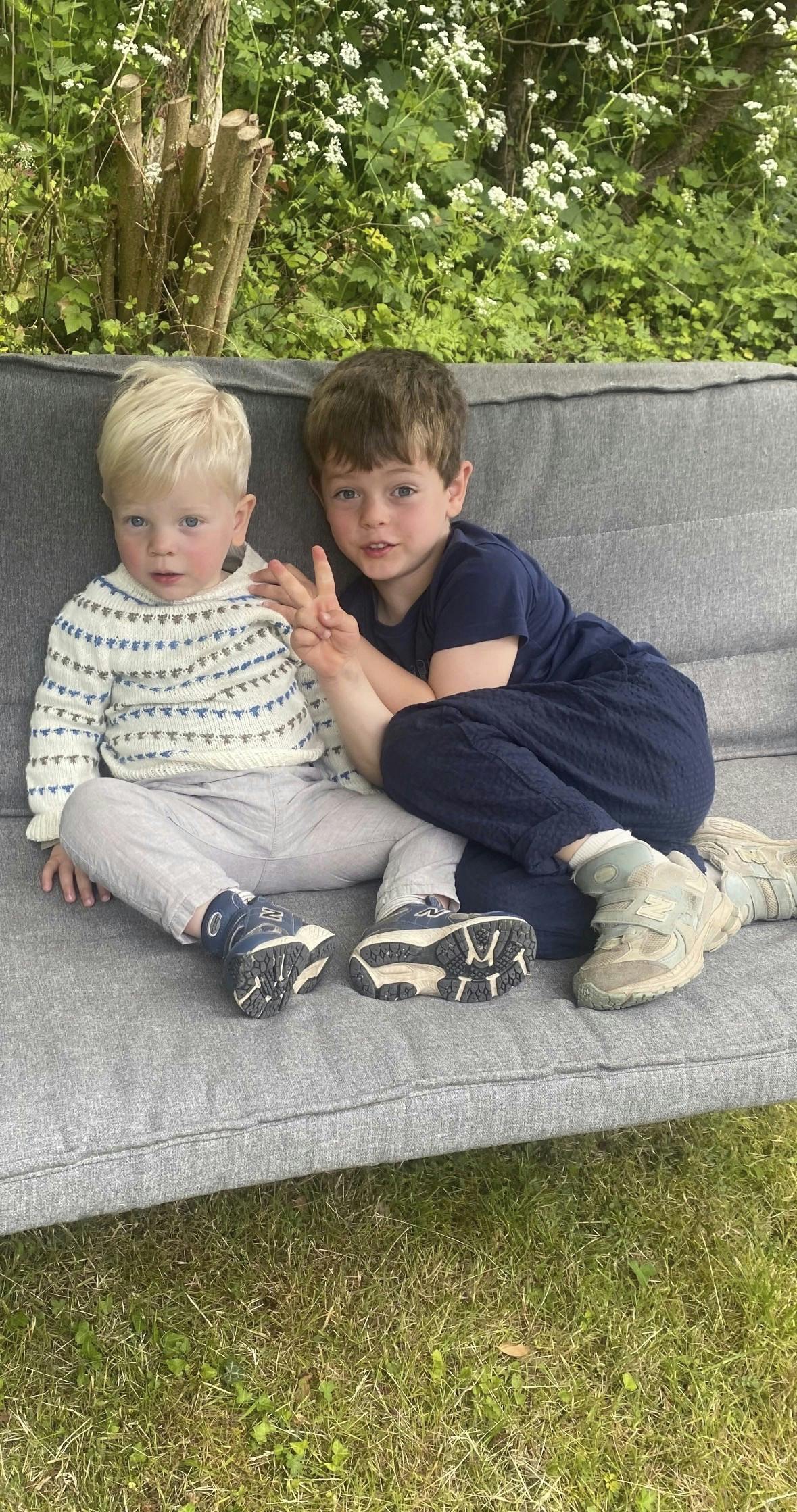 Alfred og Anton er sønner af Cecilie og Rasmus Lund-Nielsen.