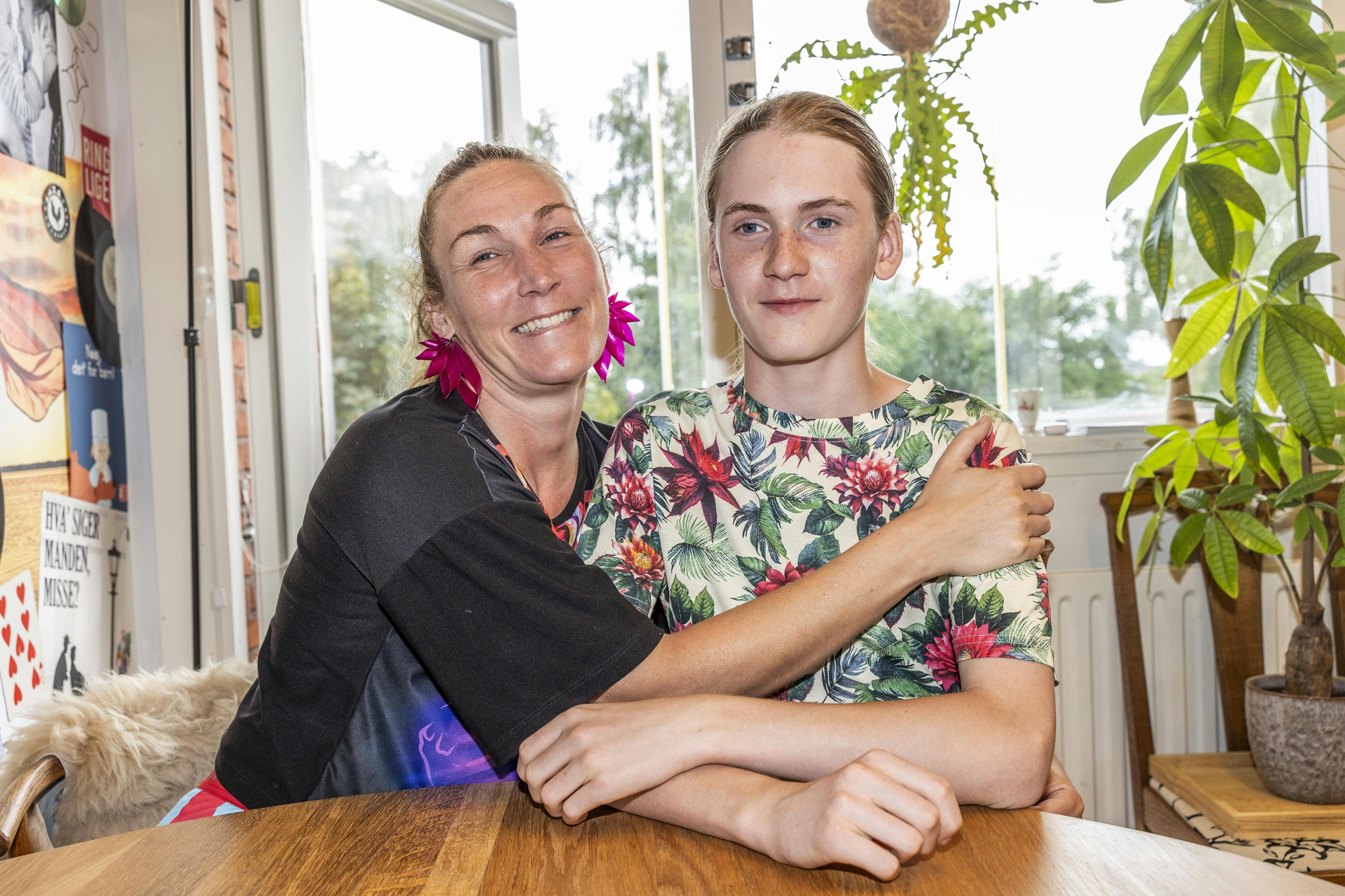Interview med synshæmmet dreng Silas og hans mor Christina, som er blind, i Vanløse. Journalist er Emily Walsh.