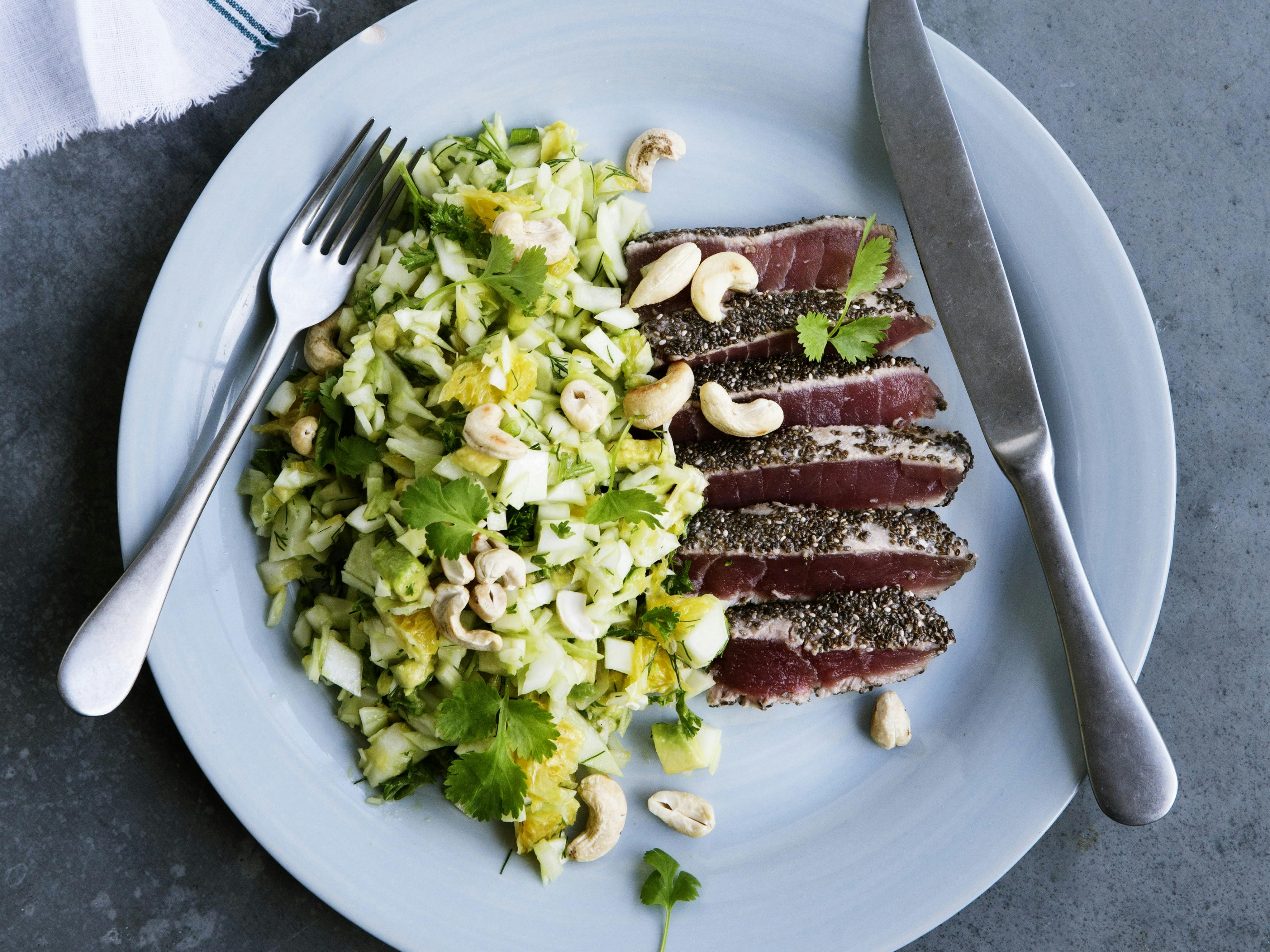 Et billede af opskriften Hvidkålssalat med fennikel, appelsin og chiatun