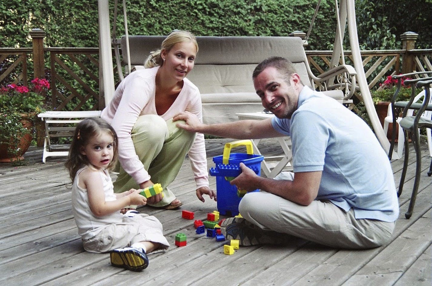 ///SPREAD 1///FAMILIELYKKE: En lykkelig familie på tre, som tror de skal være sammen bestandig. Dan var et følelsesmenneske, og uttrykte både med ord og gjerninger hvor høyt han elsket Gro og Rachel.