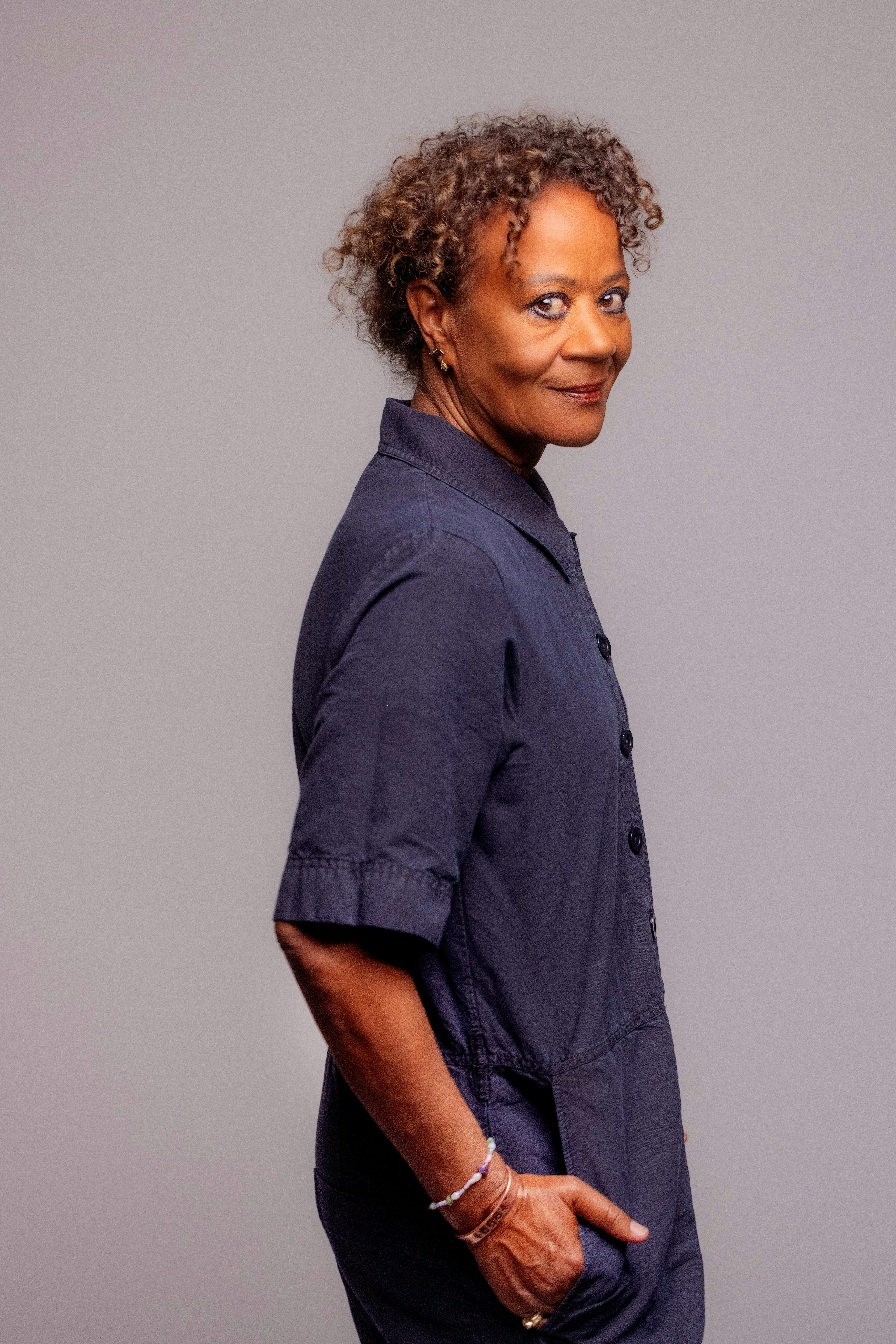 Helle Joofs nye bog "Hvorfor er lykken" fra forlaget Gyldendal udkommer den 24. oktober 2025.