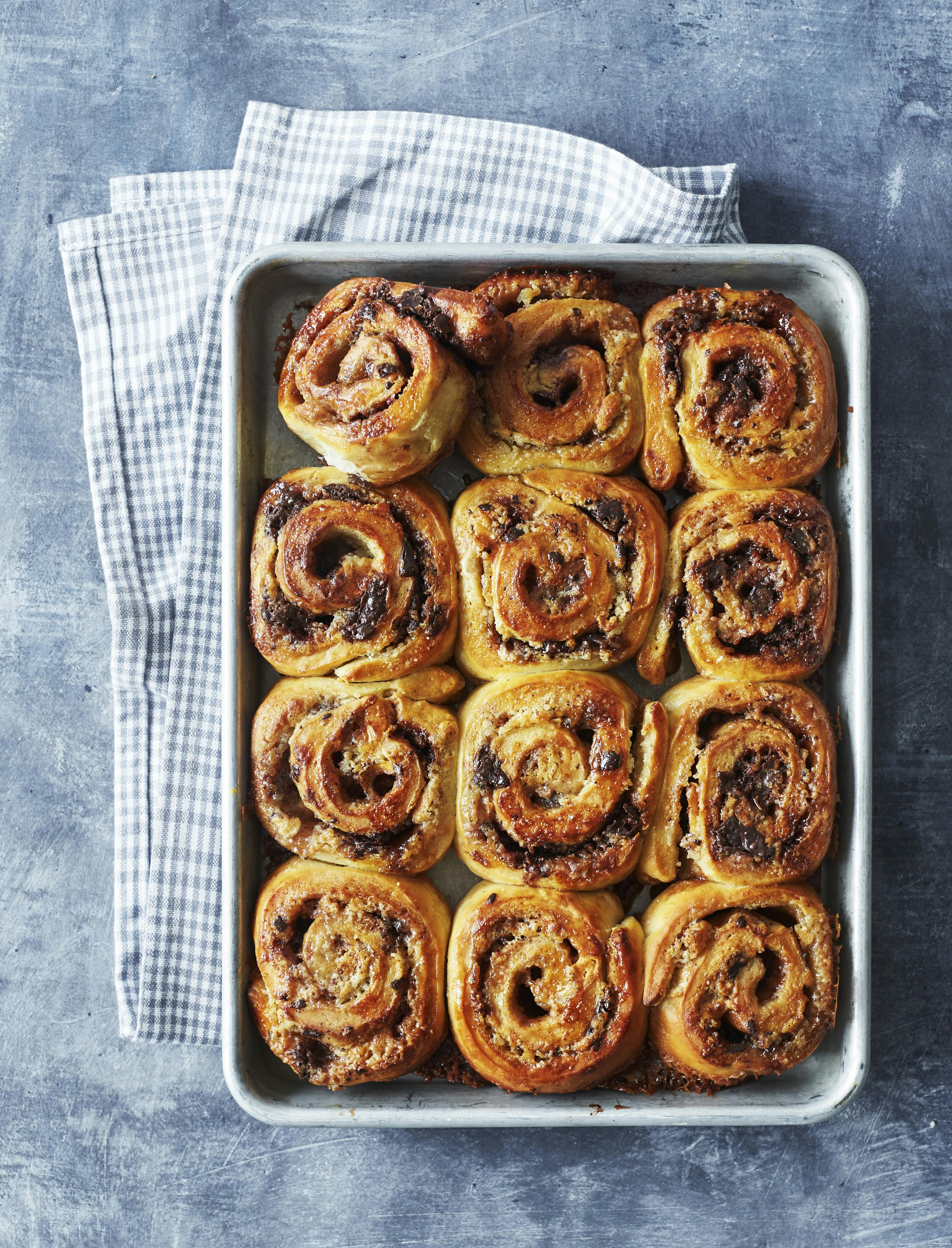 Marcipansnegle med mørk og hvid chokolade