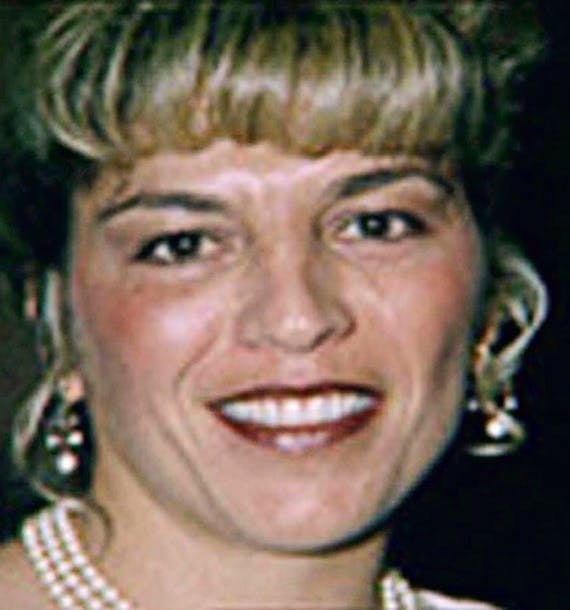 Holly Dunn overlevede møde med massemorder - Offeret Claudia Benton