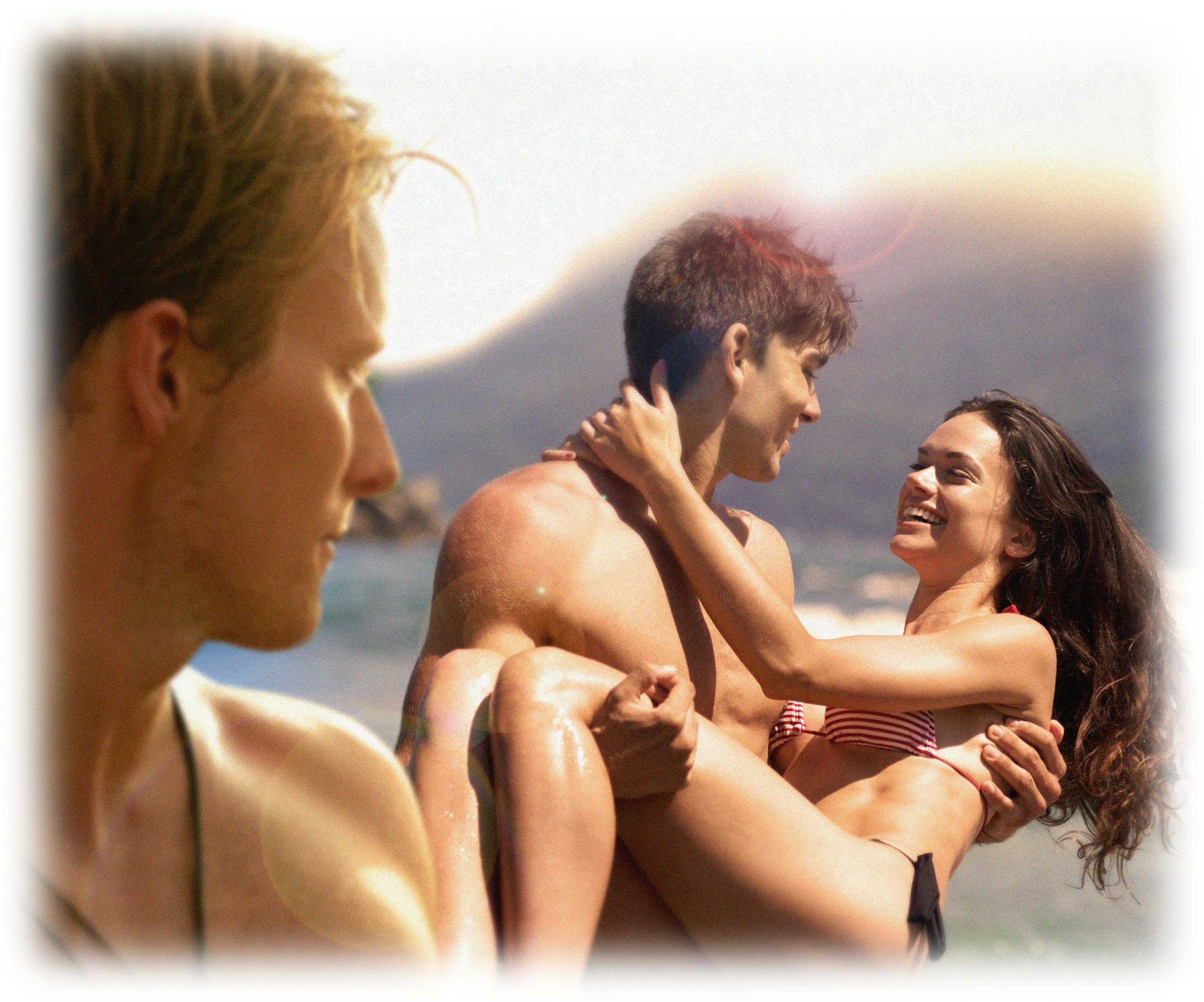 Læserfortælling om ferieflirt: Niels lagde helt tydeligt op til mig, han løftede mig op i vandet og kyssede mig allerede den første dag med salte læber.