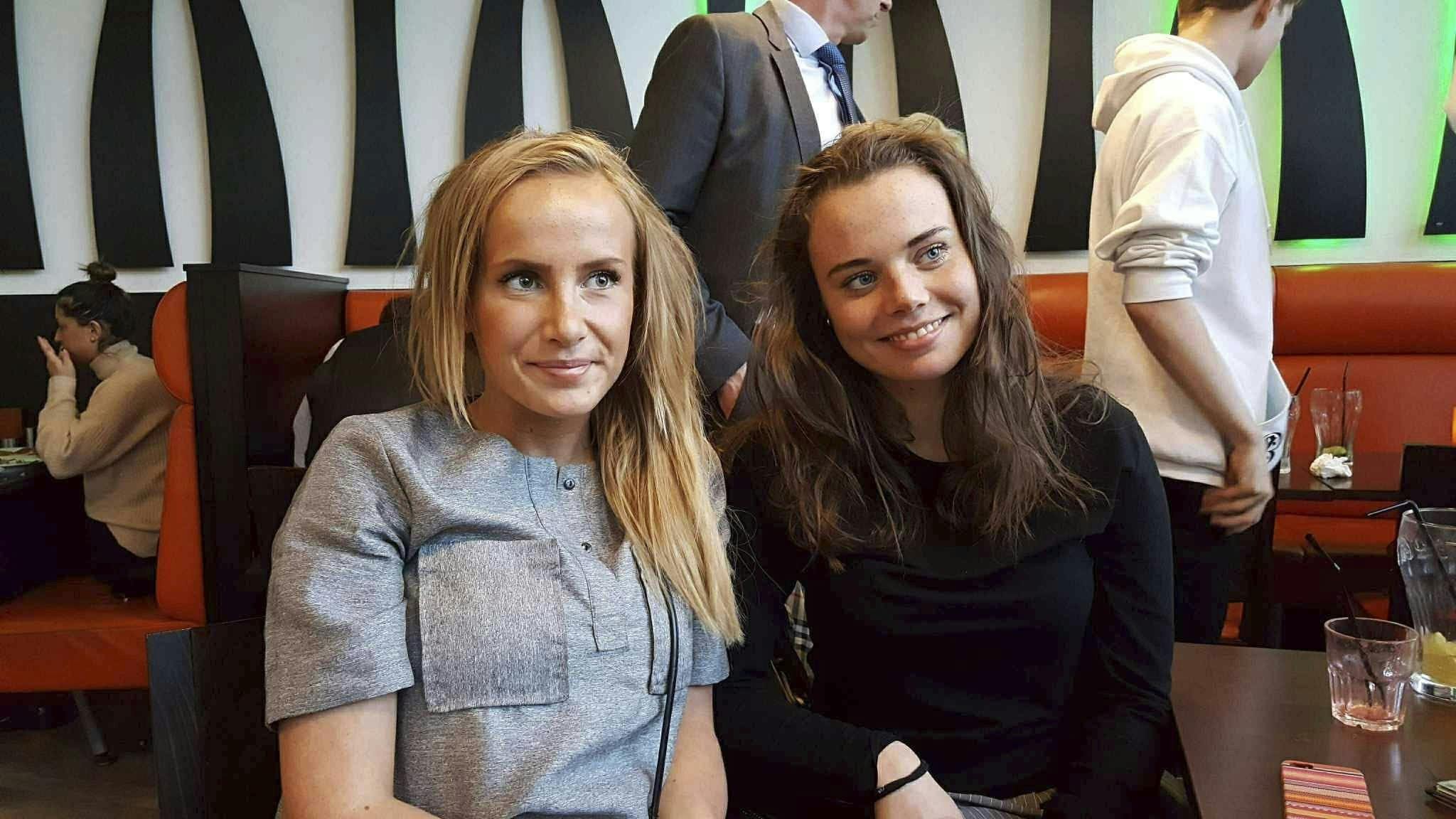 Foto af Iben Schmidt og Katrine Maria Goli Jensen som teenagere, som er bedste venner, søstre og har samme donor