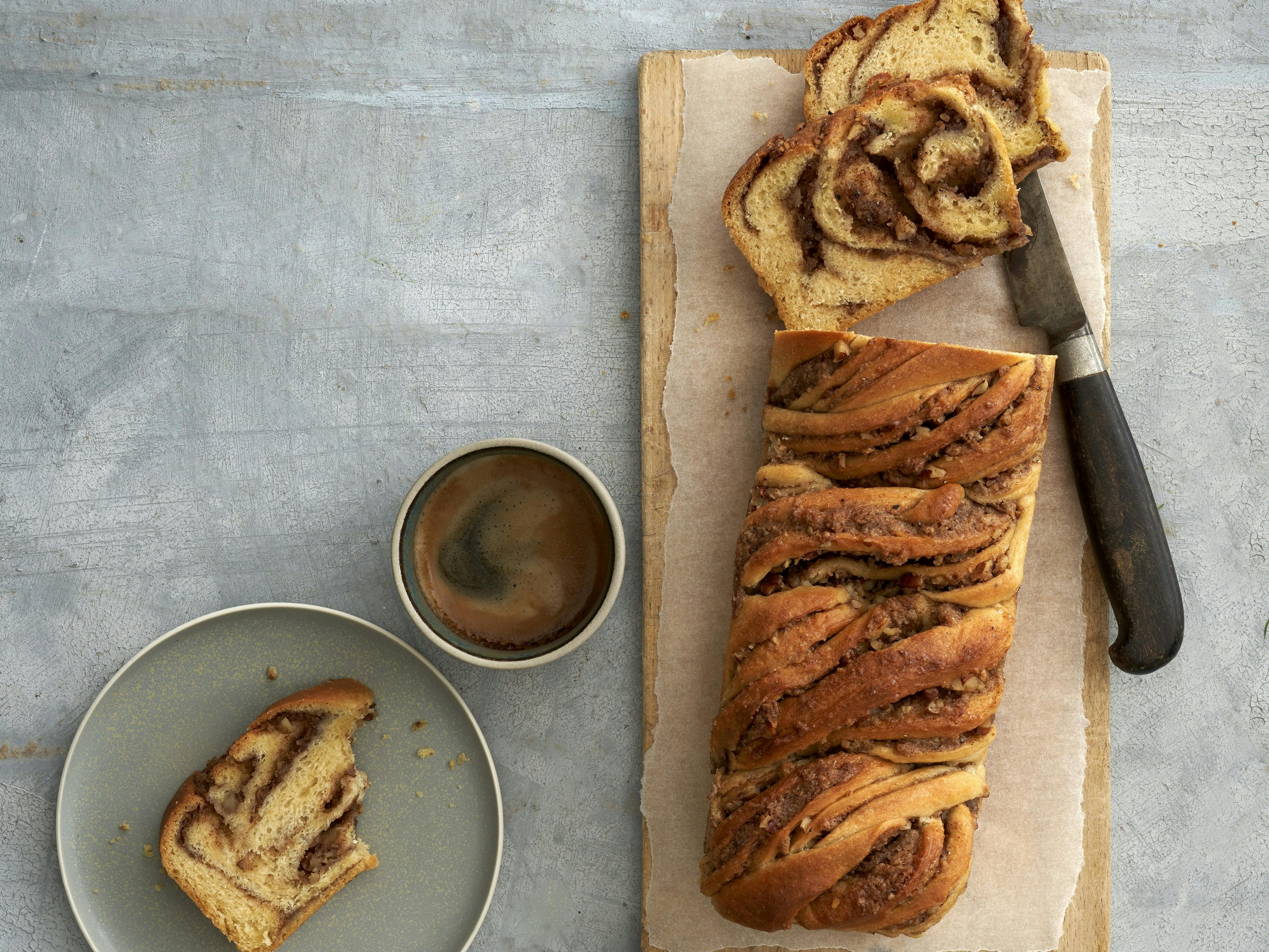Opskrift på babka med julekrydderier og pekannødder
