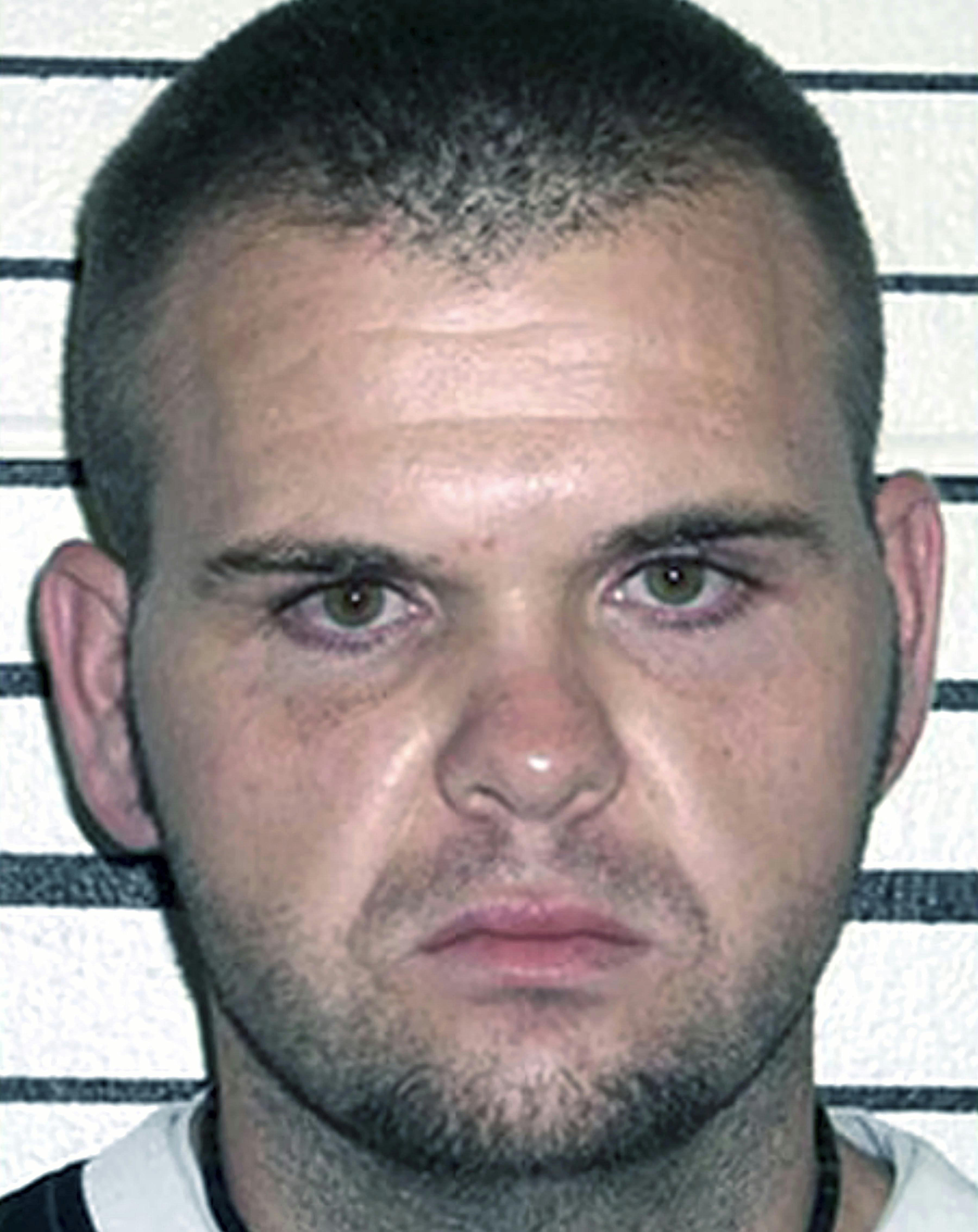 Justin Walker myrdede Elaine og Jack Denney.