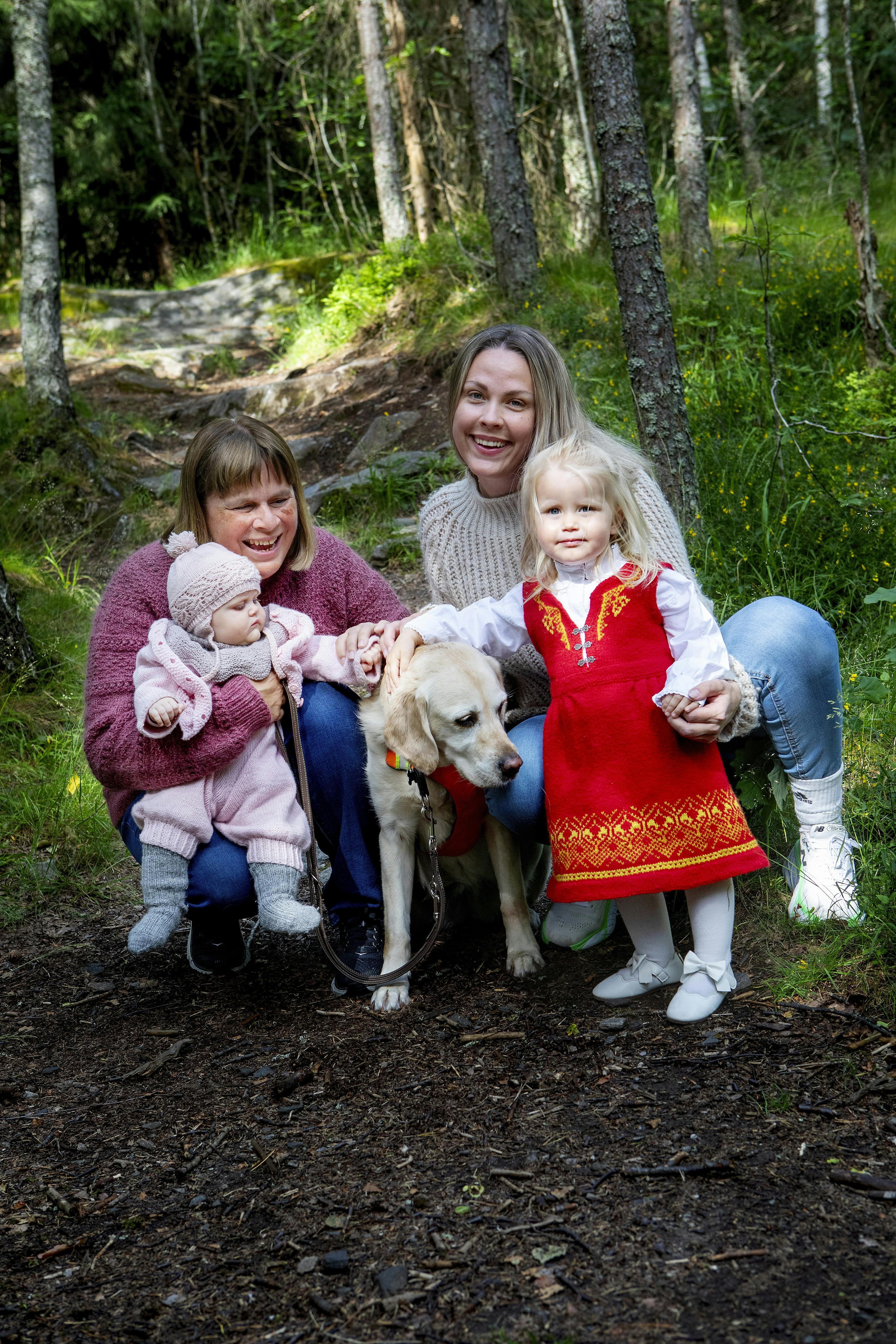Marianne Tollefsen er født blind og strikker.