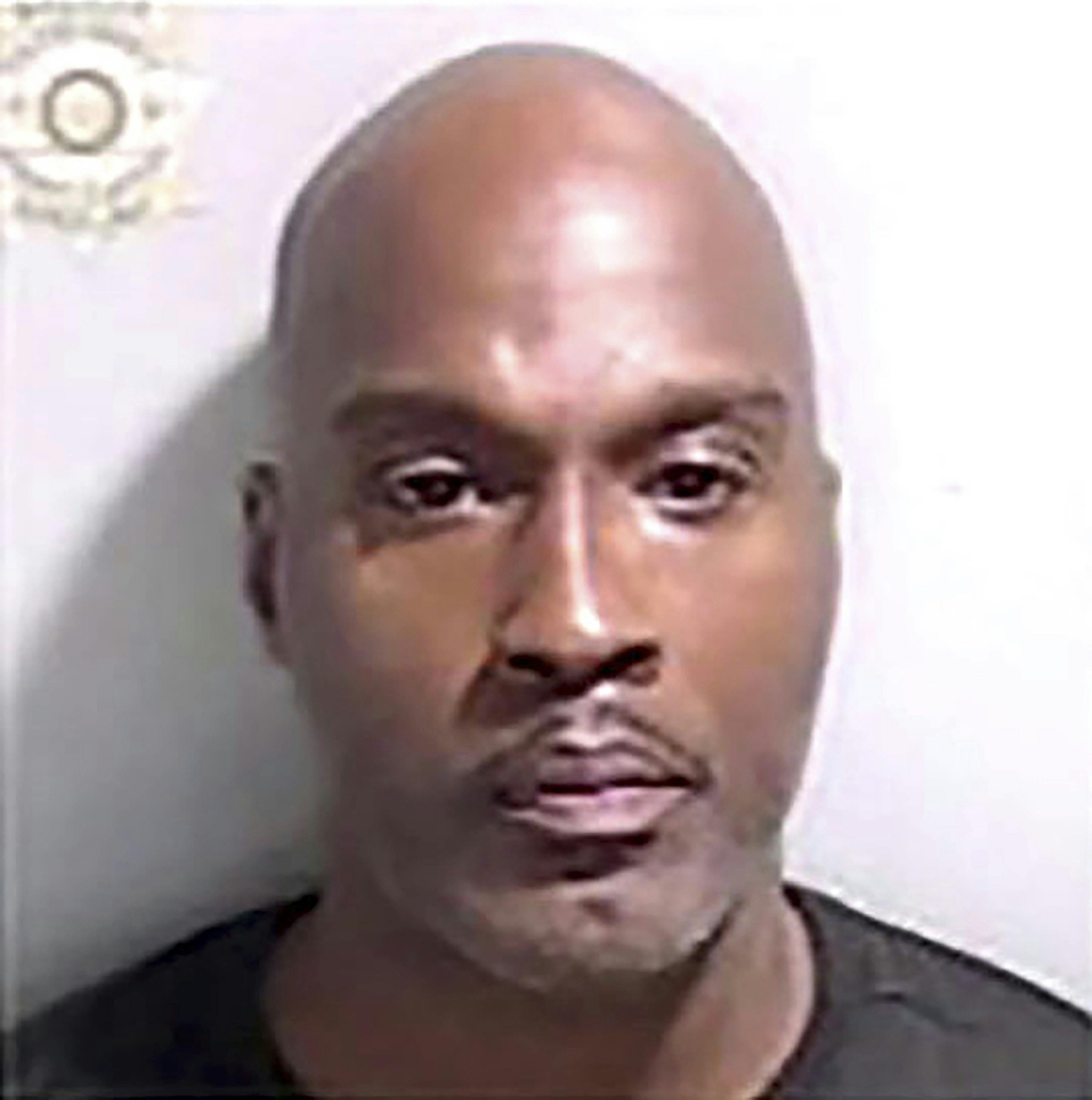 Charmon Sinkfield drabte Vernon Forrest.