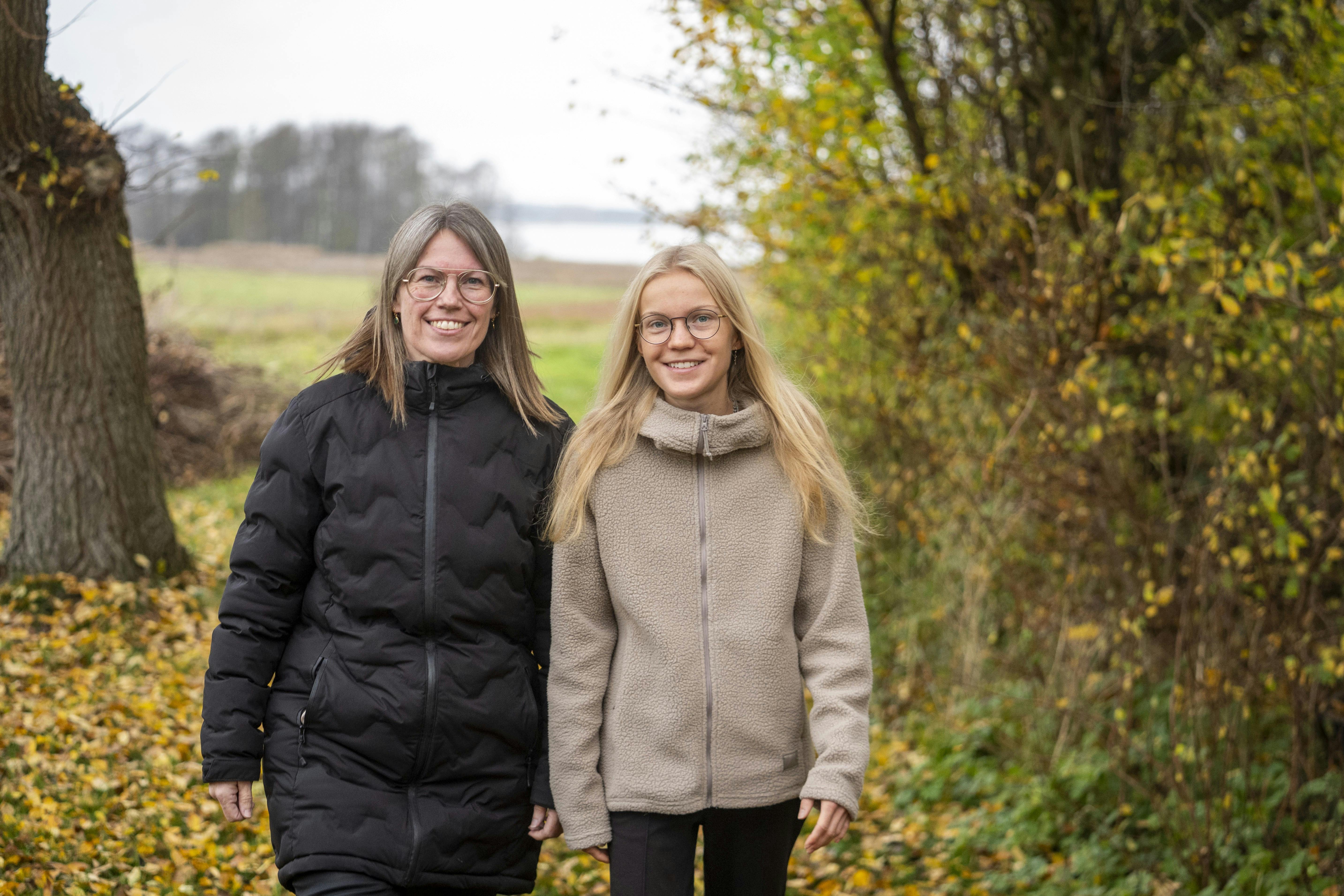 Maja Guldbrandt Gaade sammen med sin mor, Helle.