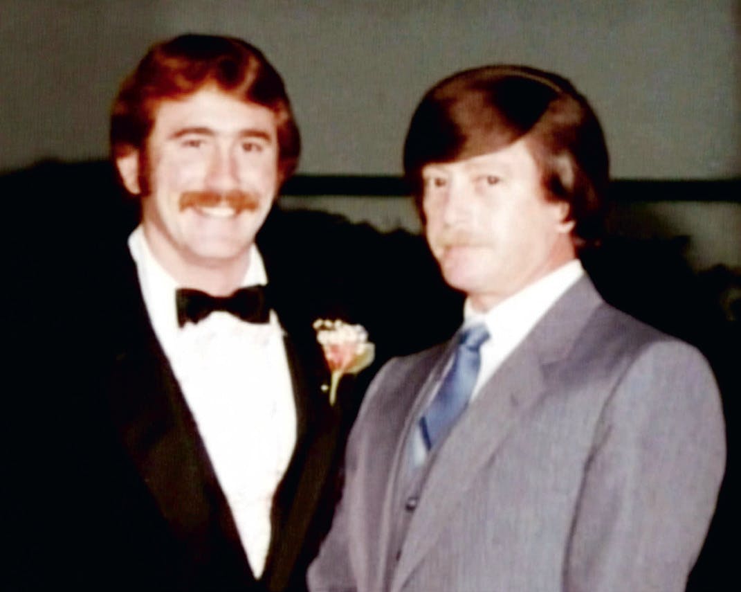 Mordet på Karen Gregory - Morderen George Lewis sammen med drabsefterforskeren Larry Tosi