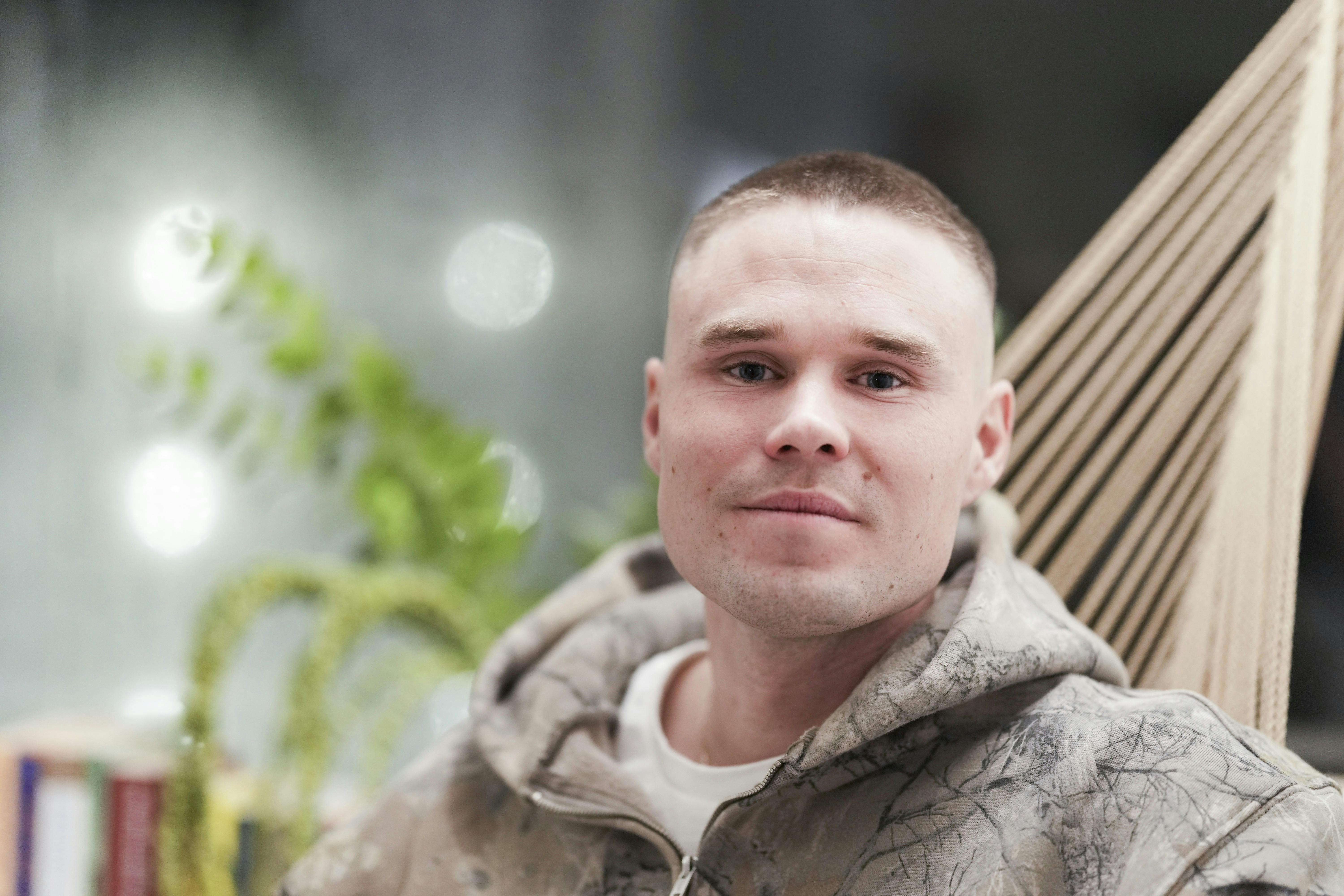 Anton Dinesen havde som ung et stort misbrug og hans hverdag var fyldt med stoffer og kriminalitet