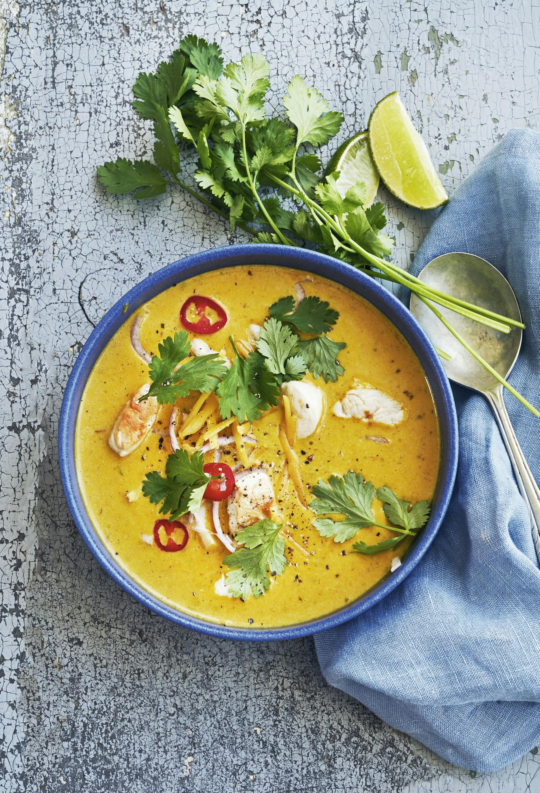 Chilisuppe med kylling fra bogen 'ProteinManifestet' af Jane Faerber, Politikens Forlag