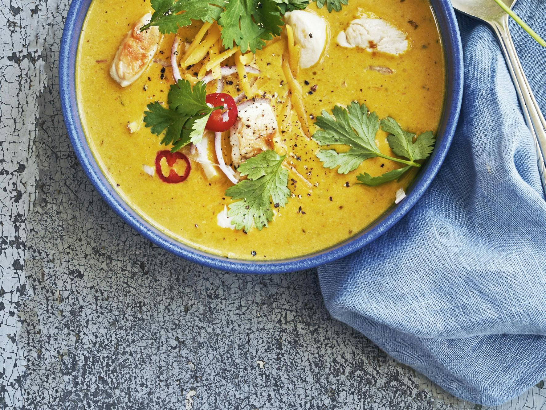 Chilisuppe med kylling fra bogen 'ProteinManifestet' af Jane Faerber, Politikens Forlag