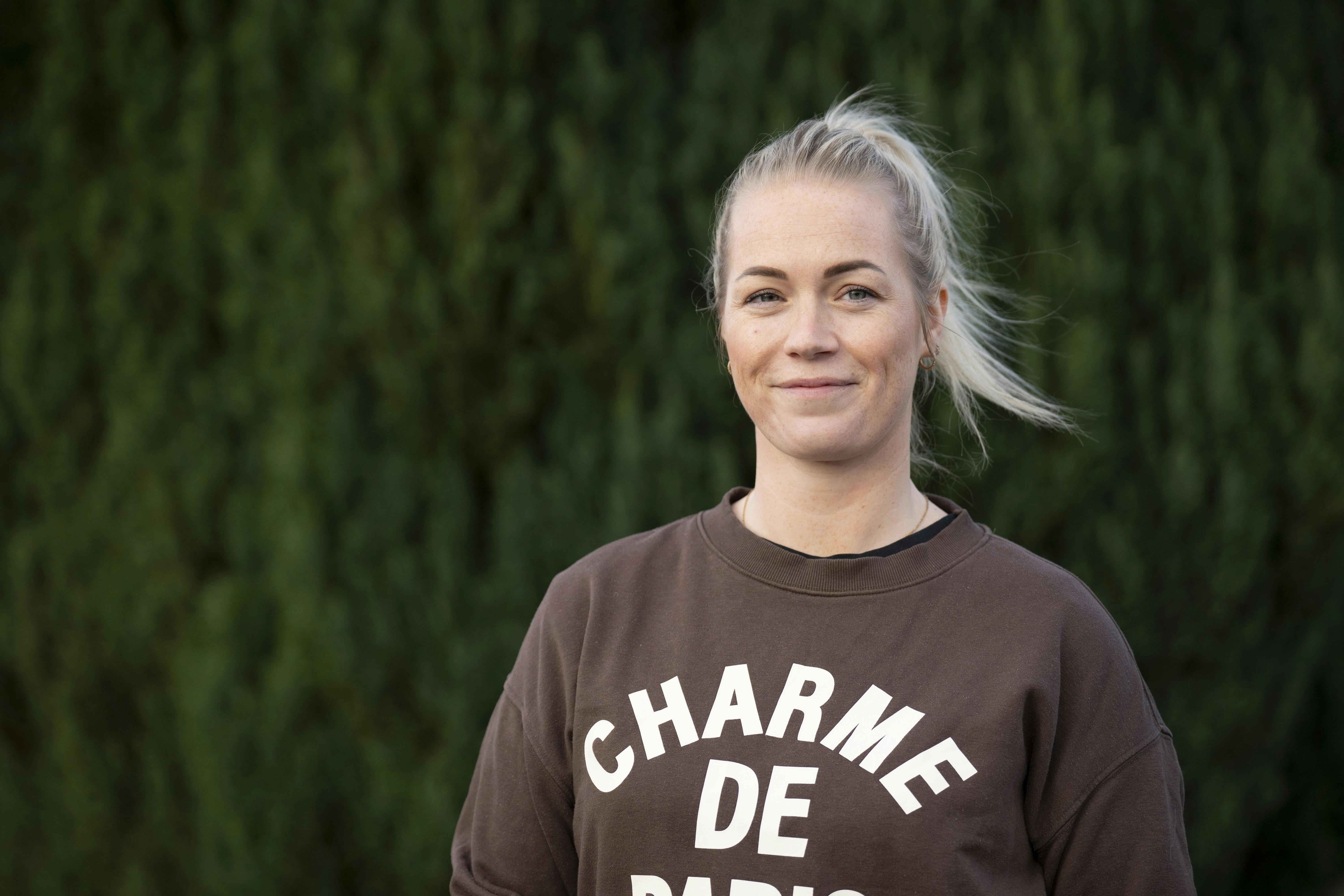 Tina Brolykke Rasmussen har tabt 33 kilo ved at faste. Hun spiser kun i otte timer og faster fra 19 til 11. 