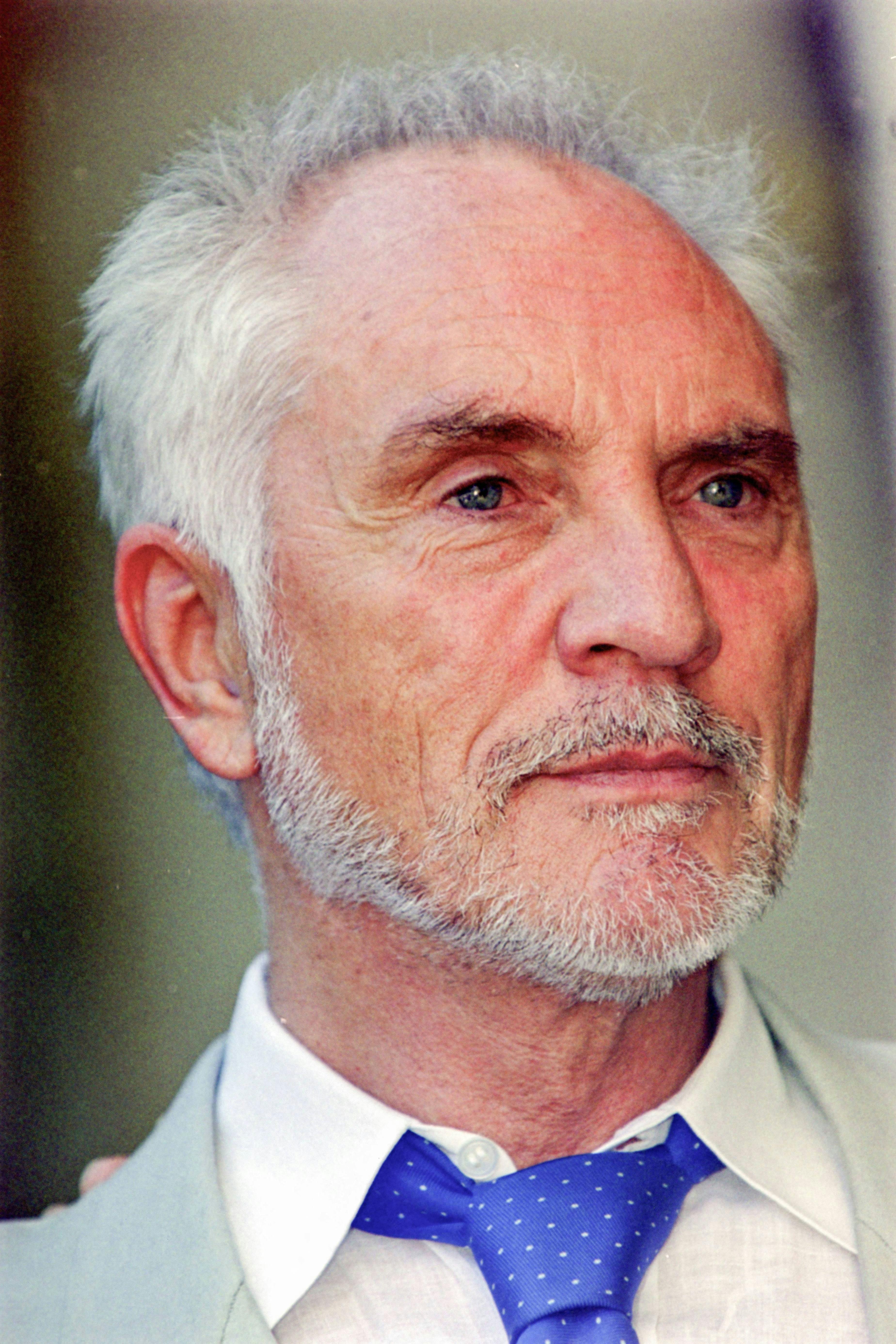 https://imgix.udeoghjemme.dk/2025-12-22/Terence-Stamp.jpg