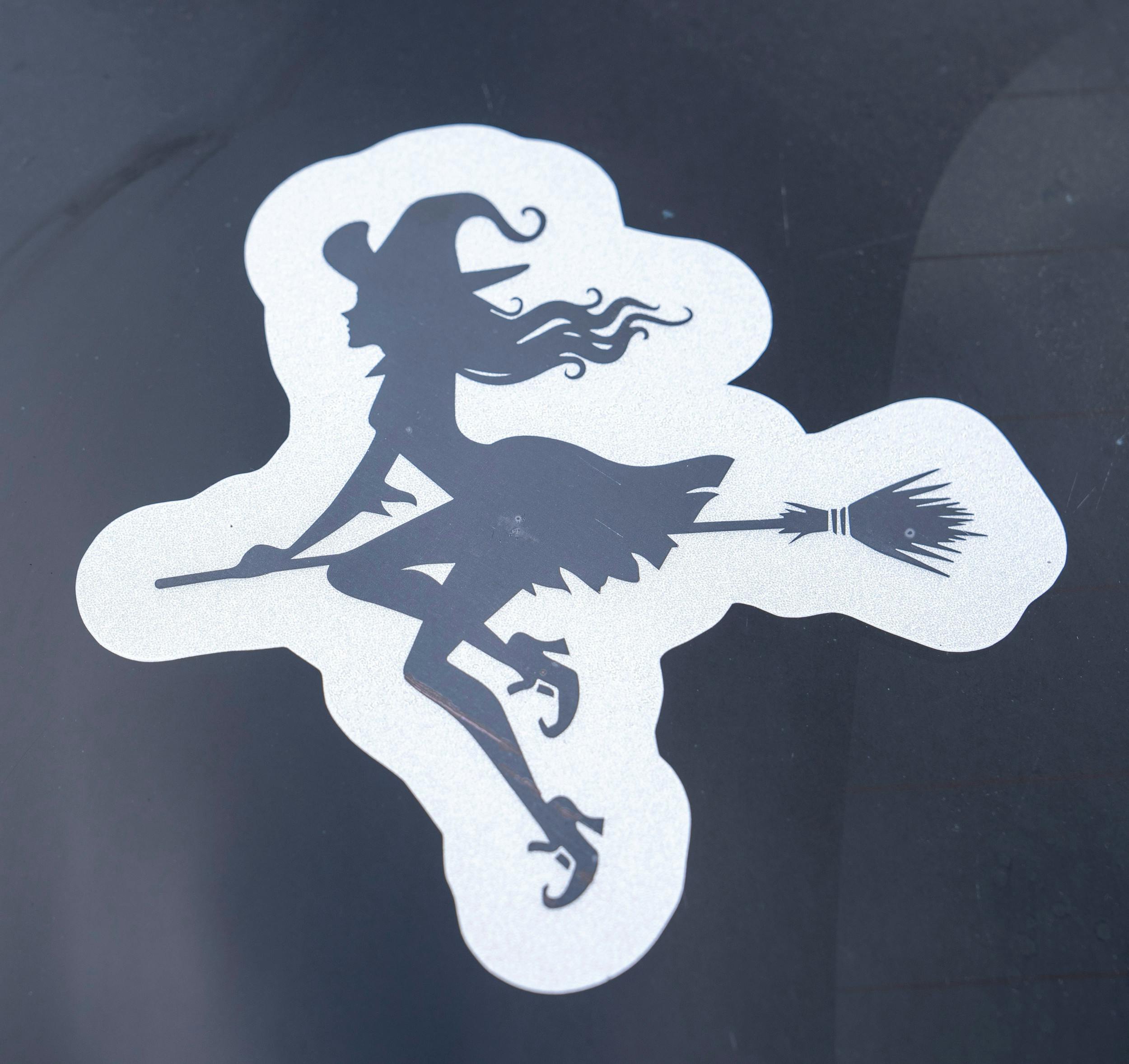 ‘Heksenes konvoj’ havde deres eget logo til turen.  