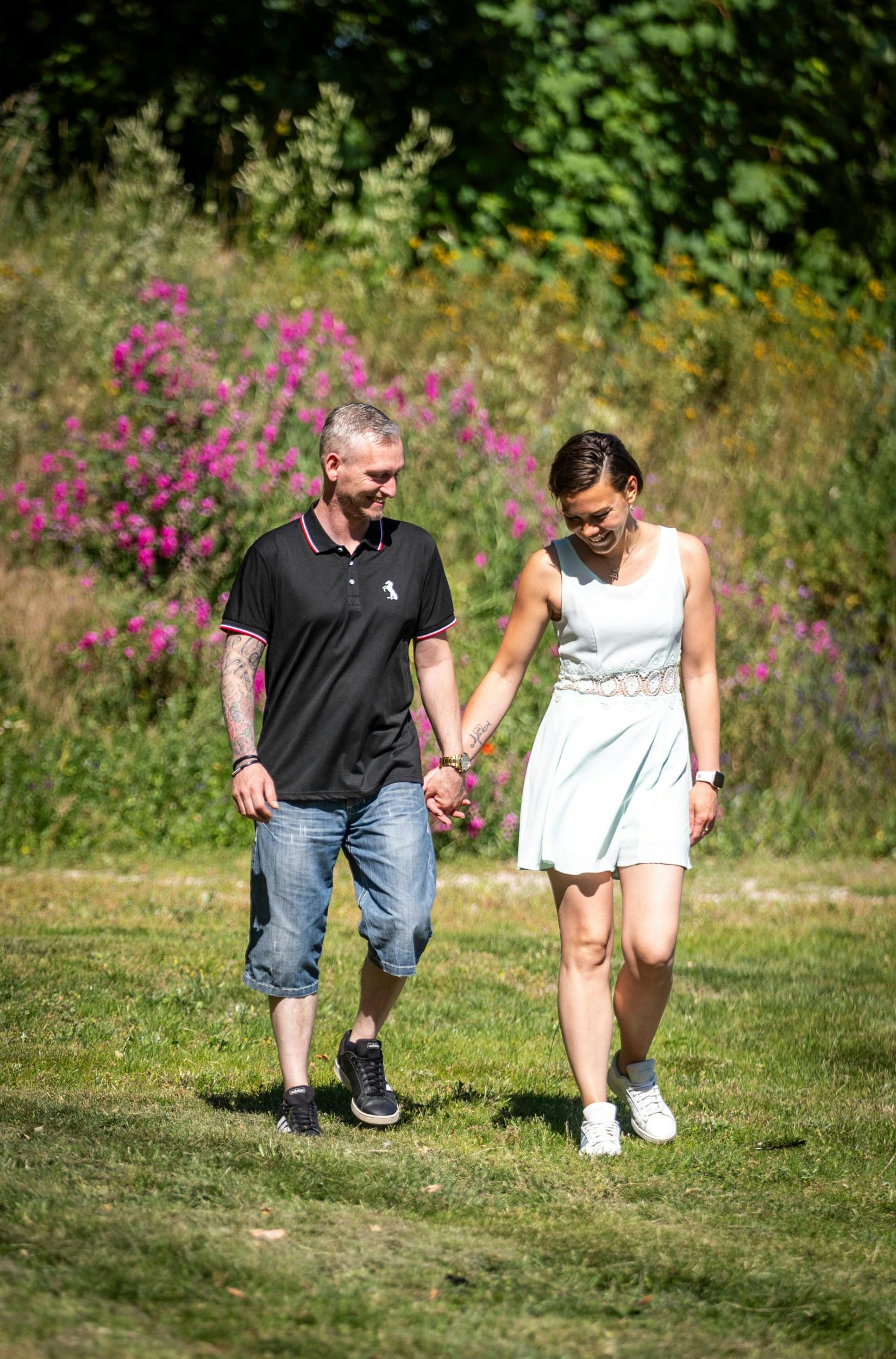 Claus og Karina er i dag hinandens bedste venner, og de elsker at gå tur sammen. 