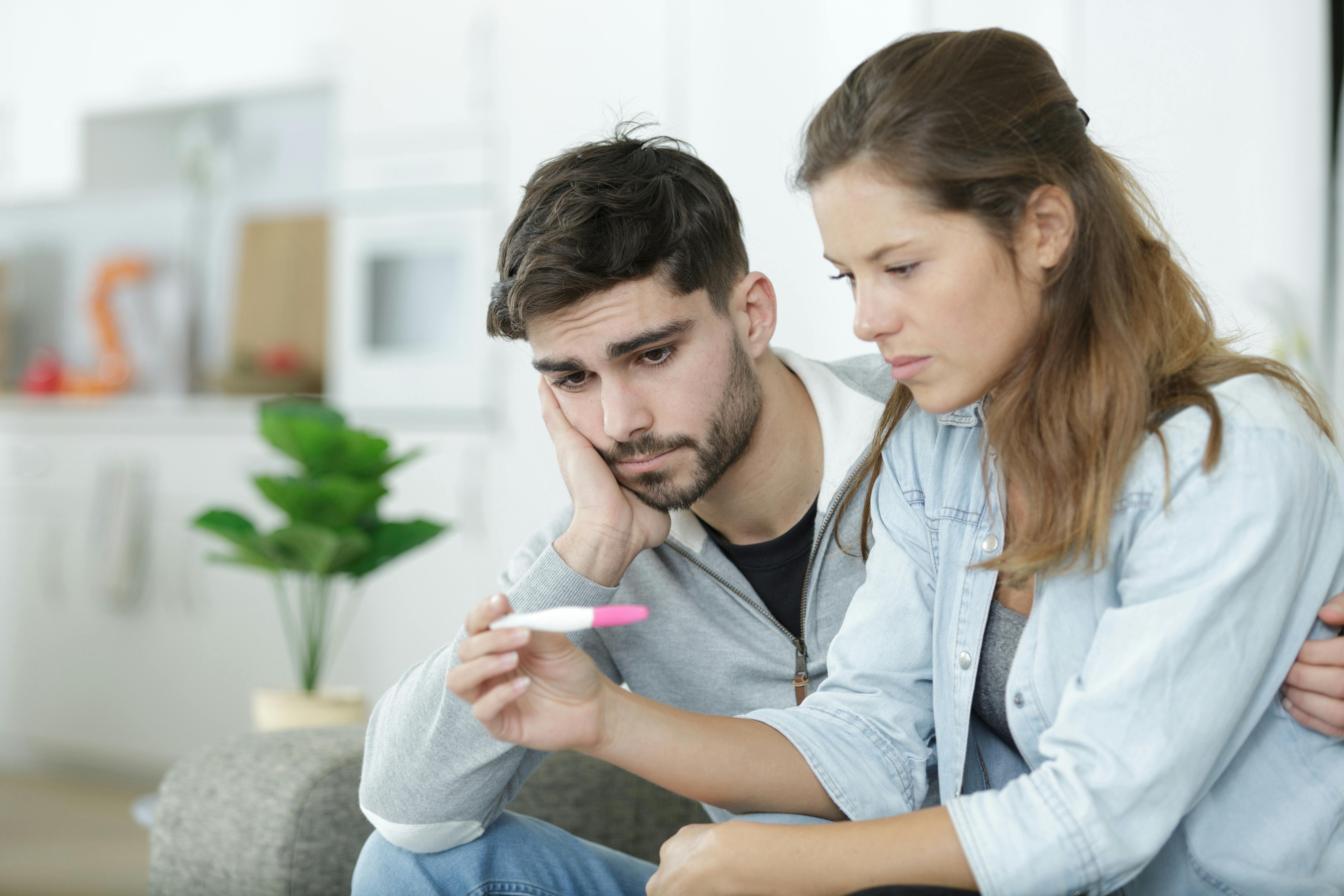 Ønsker at blive mor, men er ufrivillig barnløs: Par er ked af negativ graviditetstest