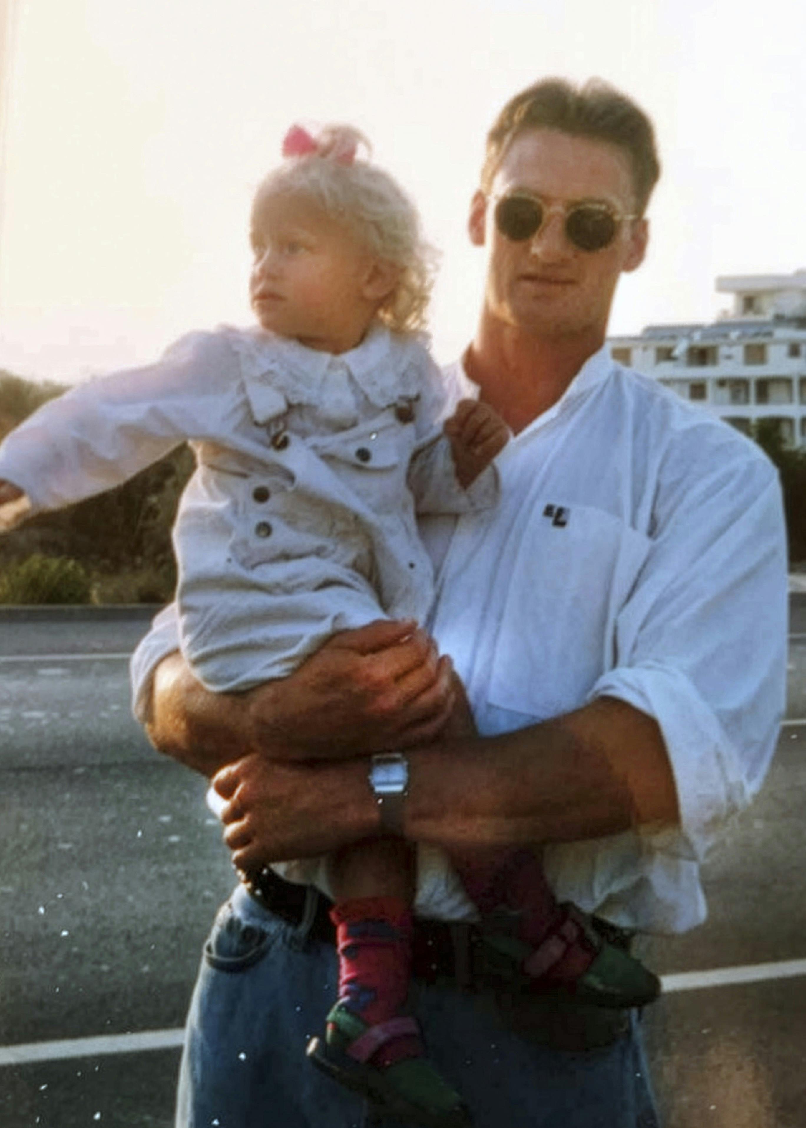 Billede af Nicoline og hendes far Erling Havnå. 