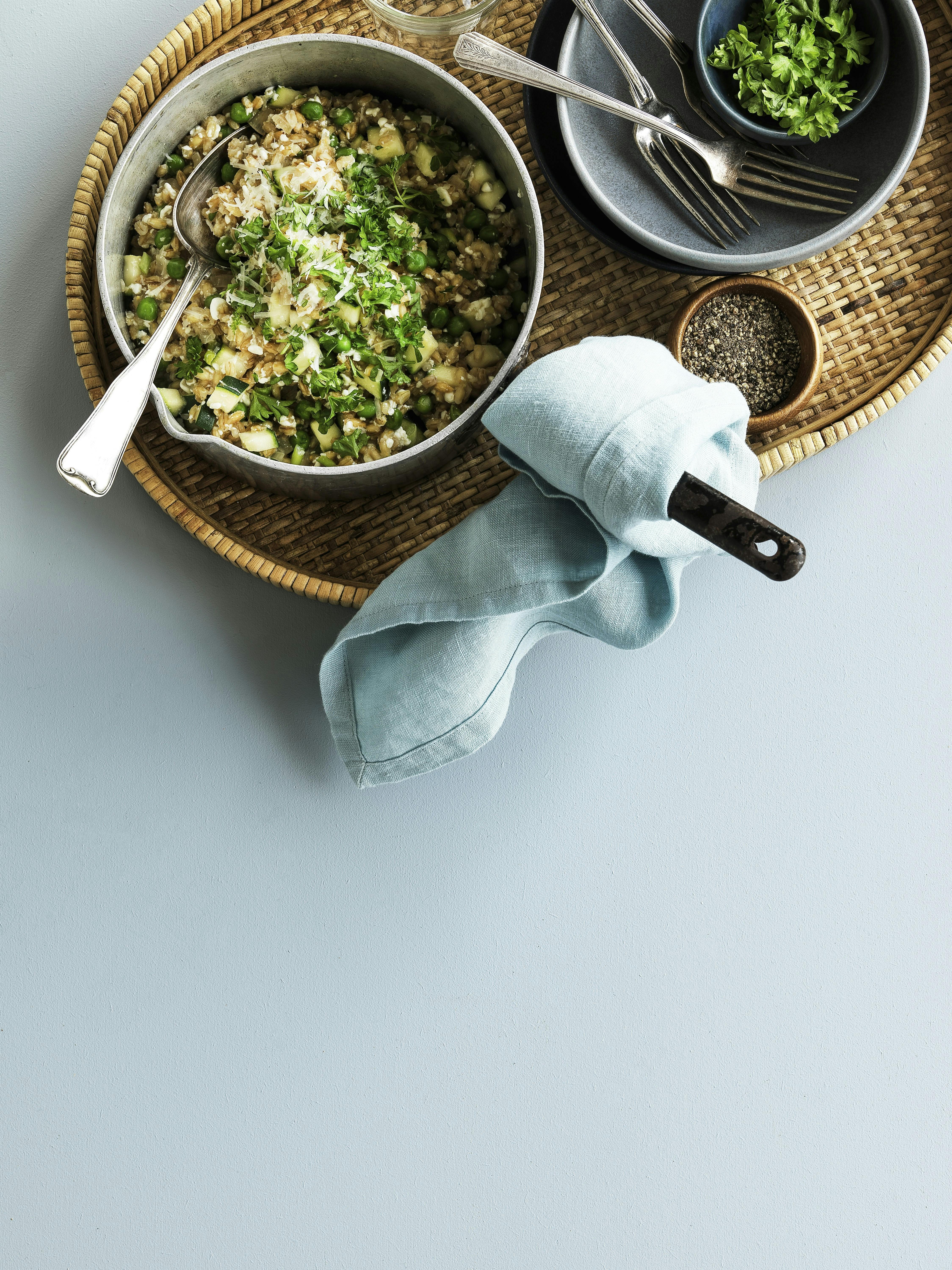 Risotto med ærter, squash og hytteost