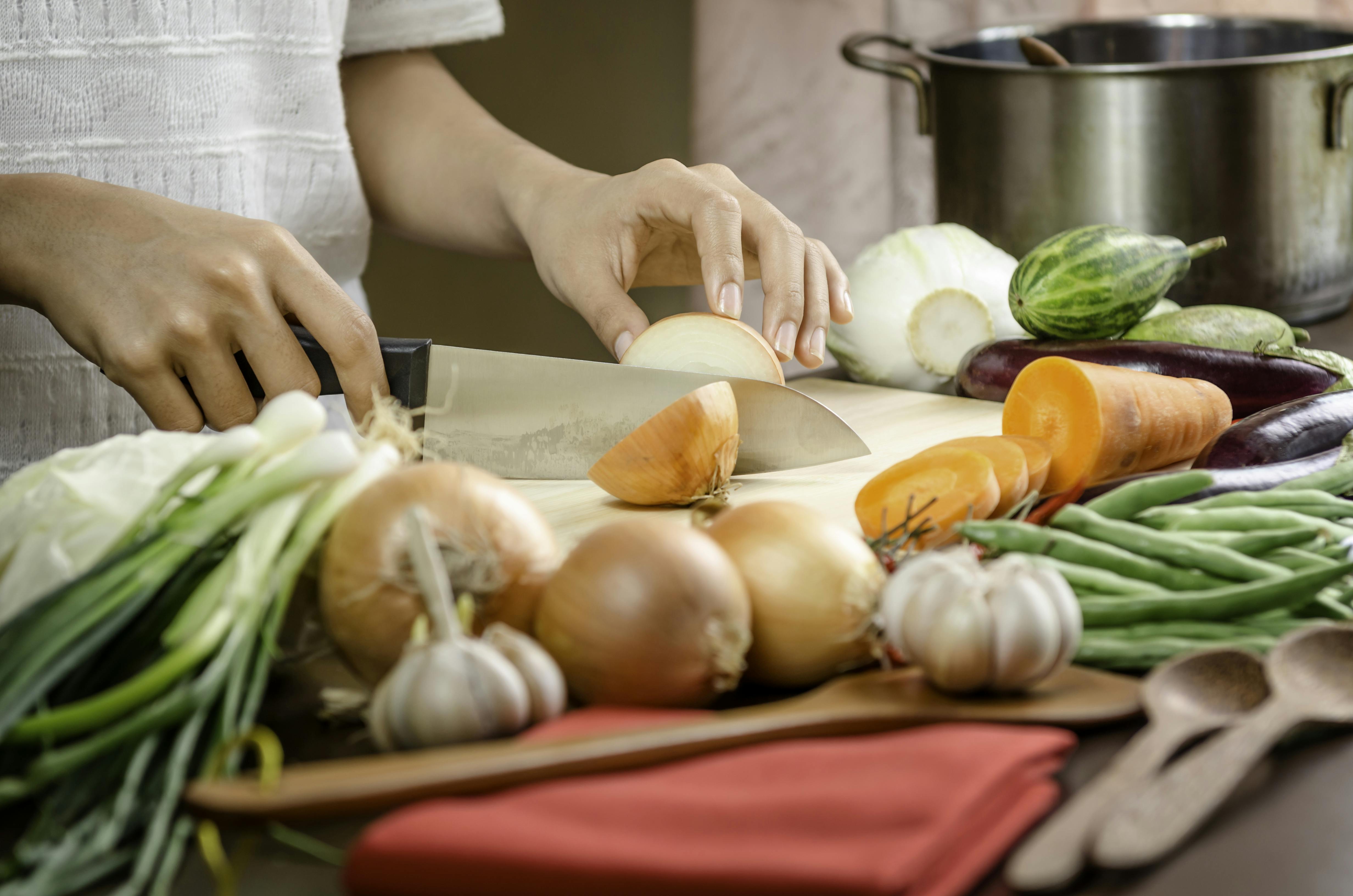 Skærebræt er blevet misfarvet af rødbede