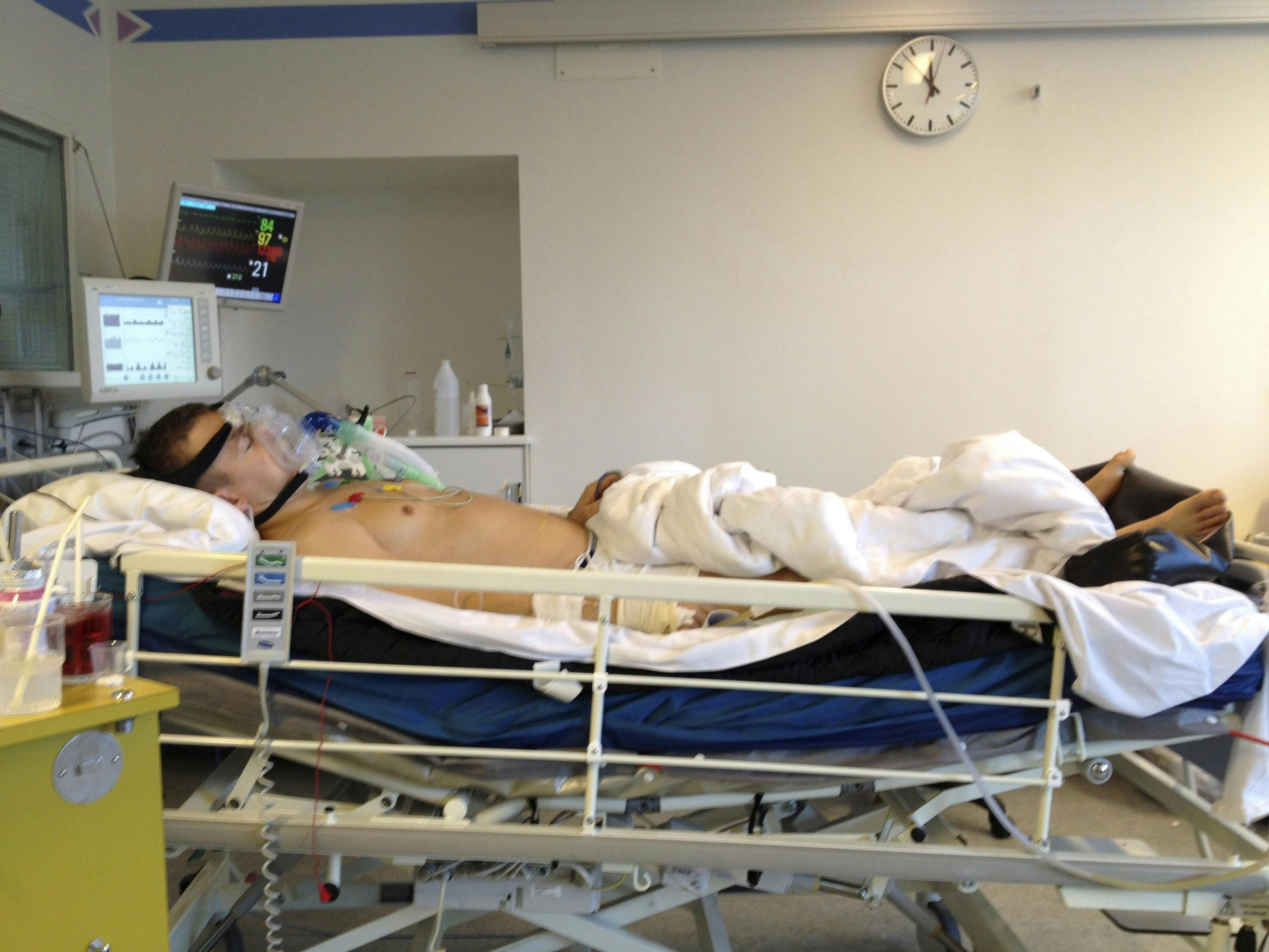 Michael Jørgensen i hospitalsseng 3.6 mb