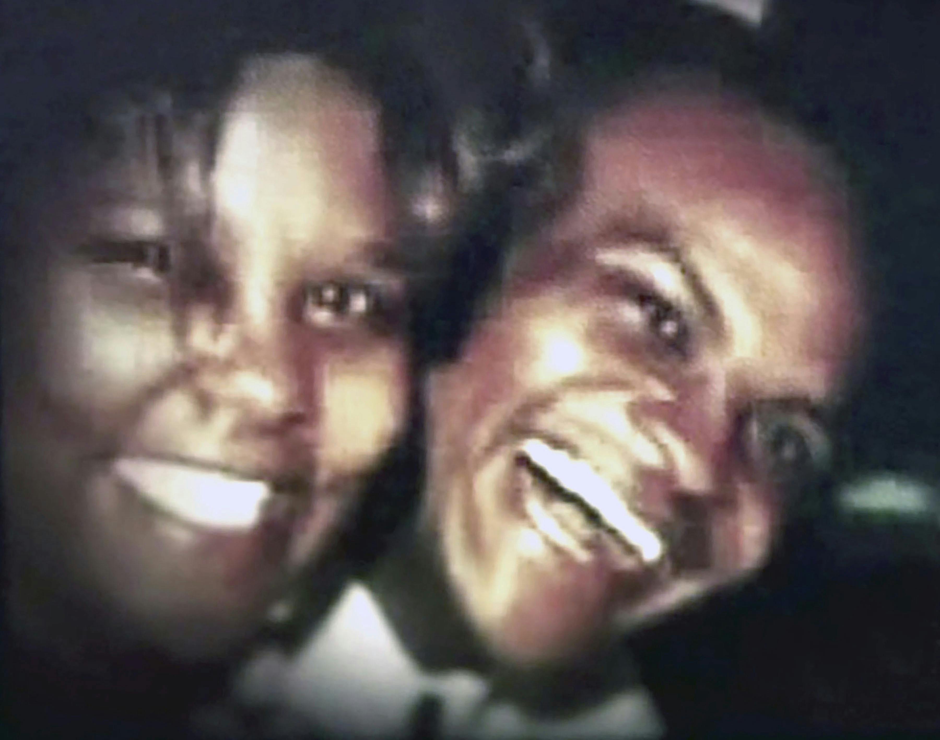 Billede af Marcus Toney og Lisa Toney - døden pakket ind som gave.