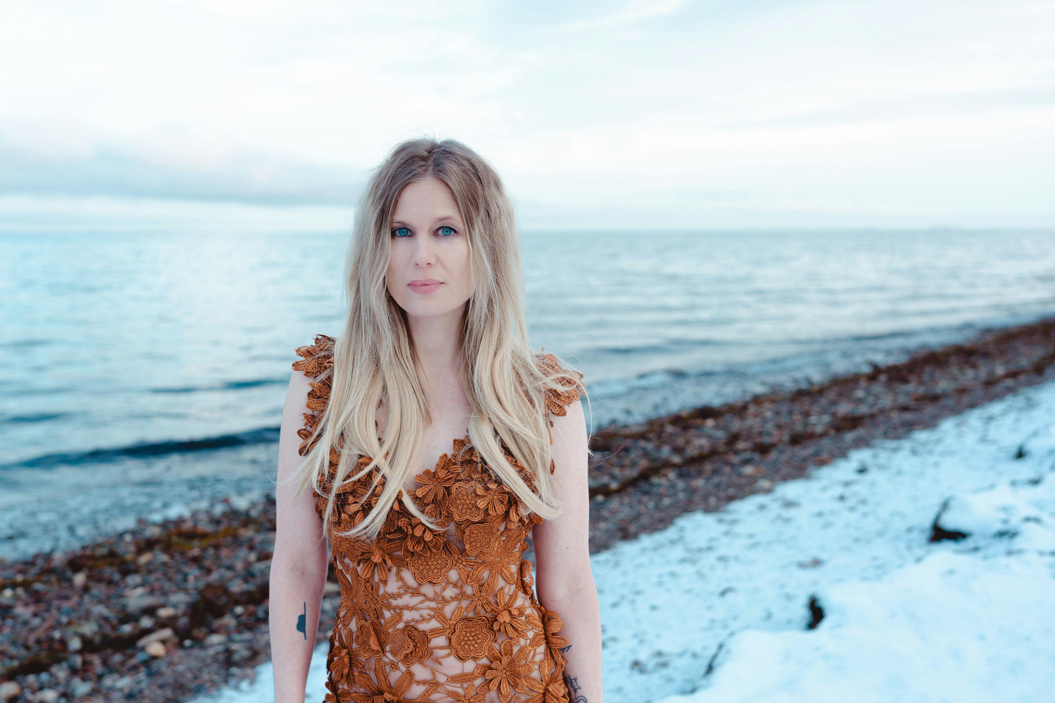 Myrkur stiller op med nummeret "Touch My Love And Die".