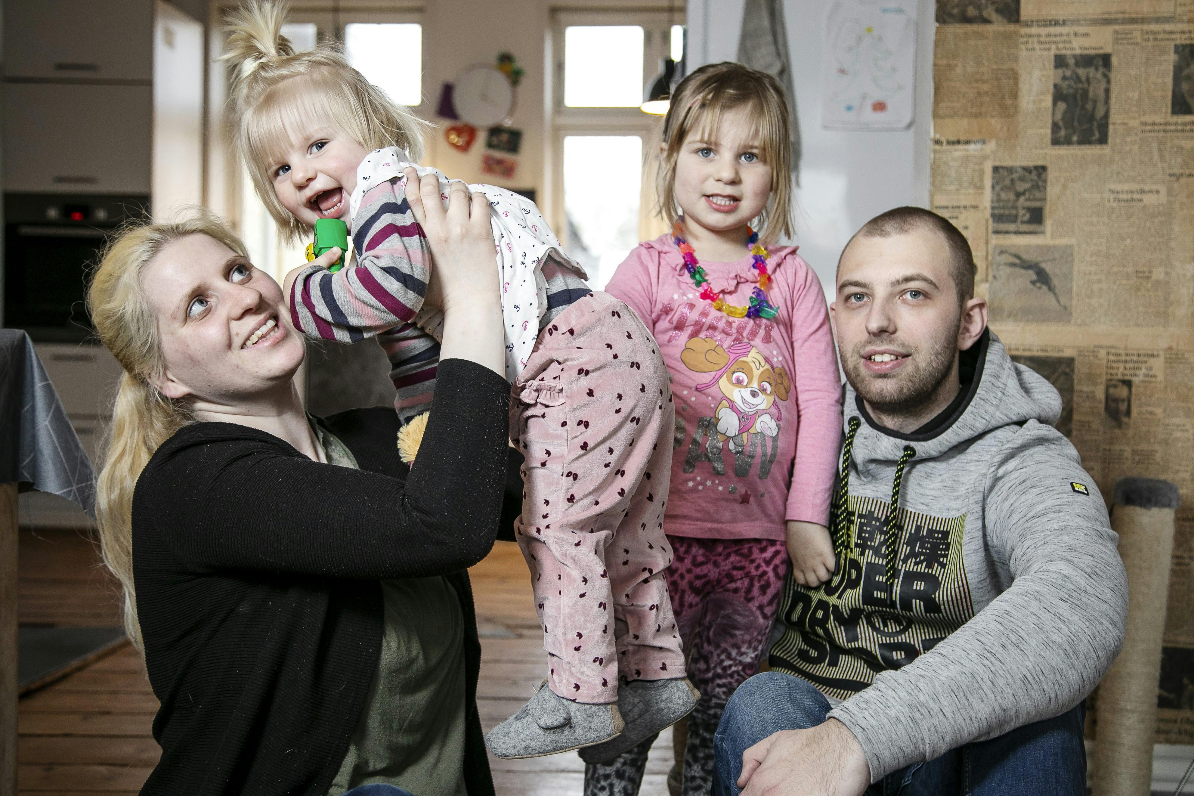 Katrine, der er sosu-hjælper, bor sammen med kæresten Mike og deres to piger, Matilde på knap to år og Josephine på fire.