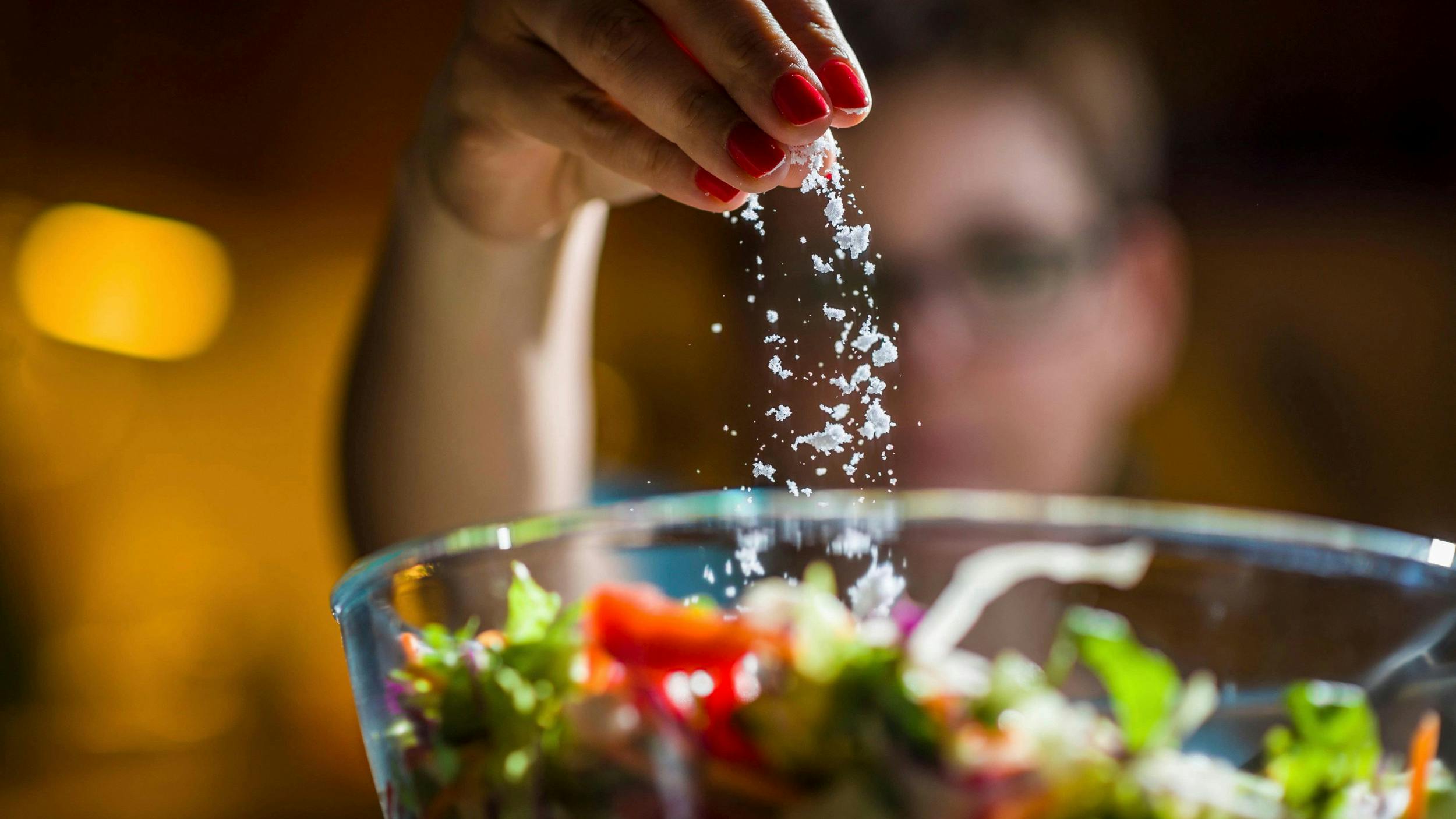 5 ting der sker i kroppen, når du spiser for meget salt