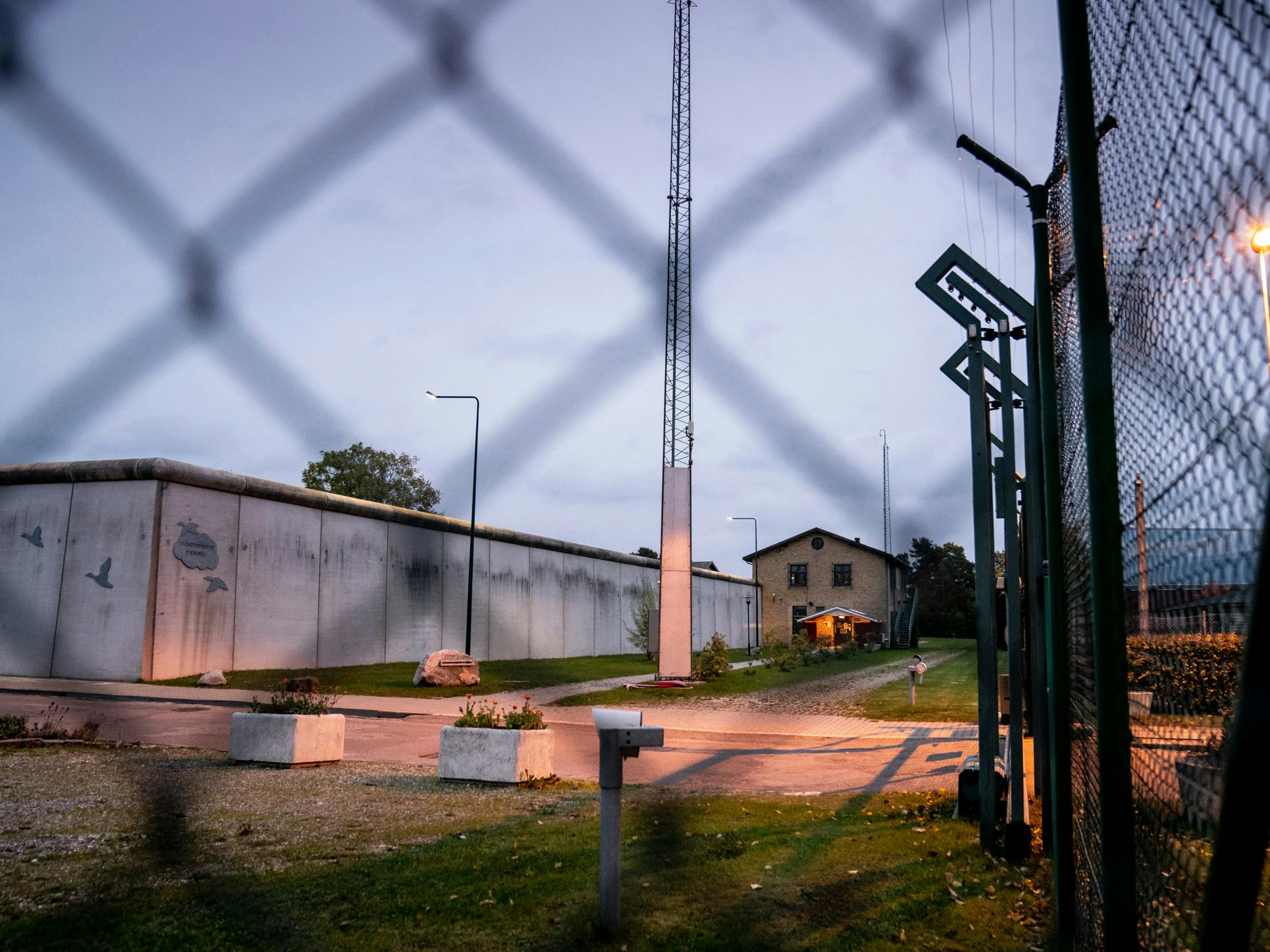 Der er plads til cirka 158 indsatte i Herstedvester Fængsel i Albertslund. En del af dem bliver nok ikke mere lovlydige af at sidde bag tremmer.