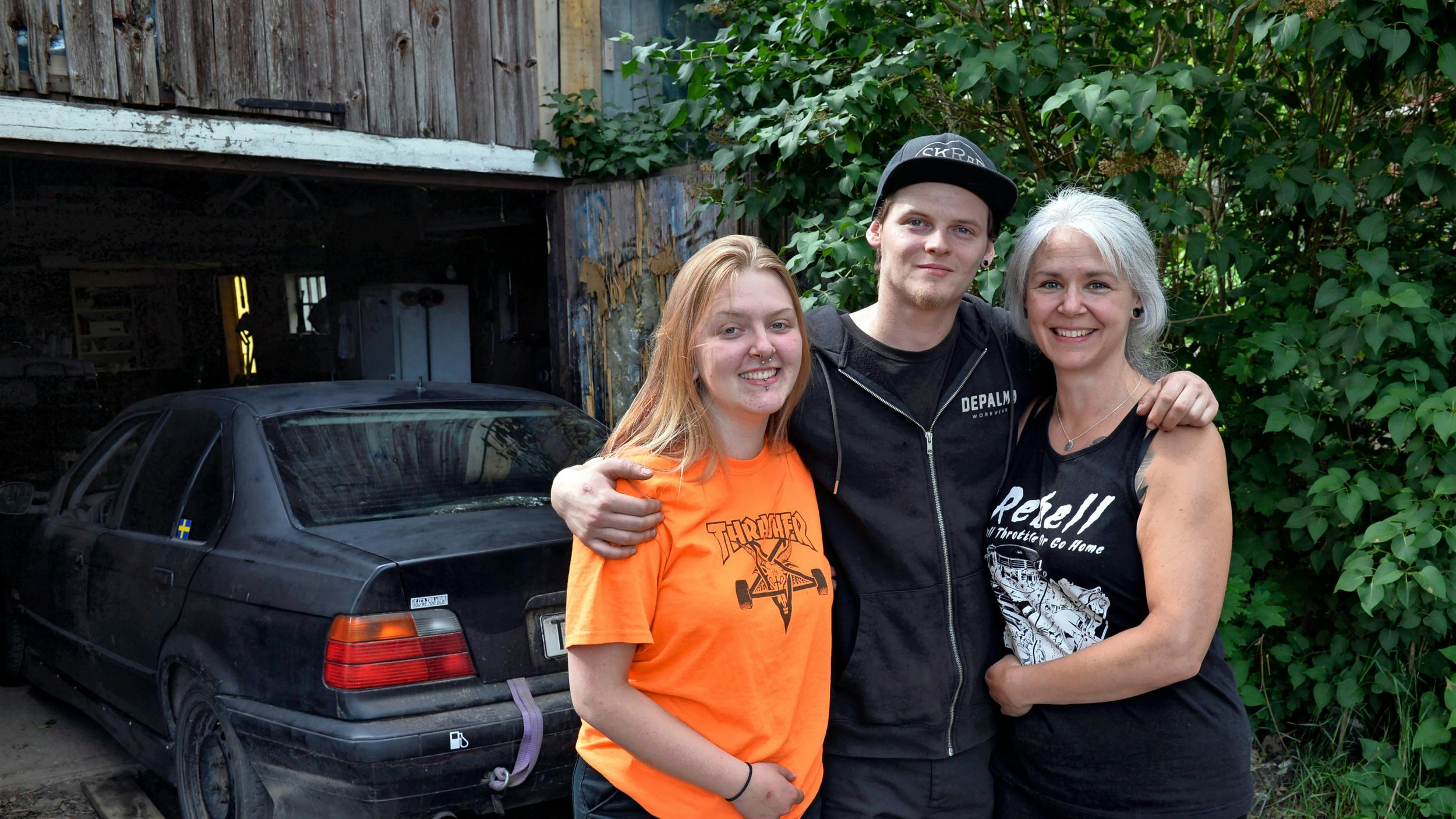 Victor Rydén, 22, med sine frelsende engle, Michelle Smedman Frid, 22, og Liselott Smedman, 40.
