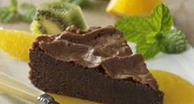 chokoladekage med appelsinsirup