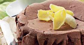 chokoladekage med tulipanblade